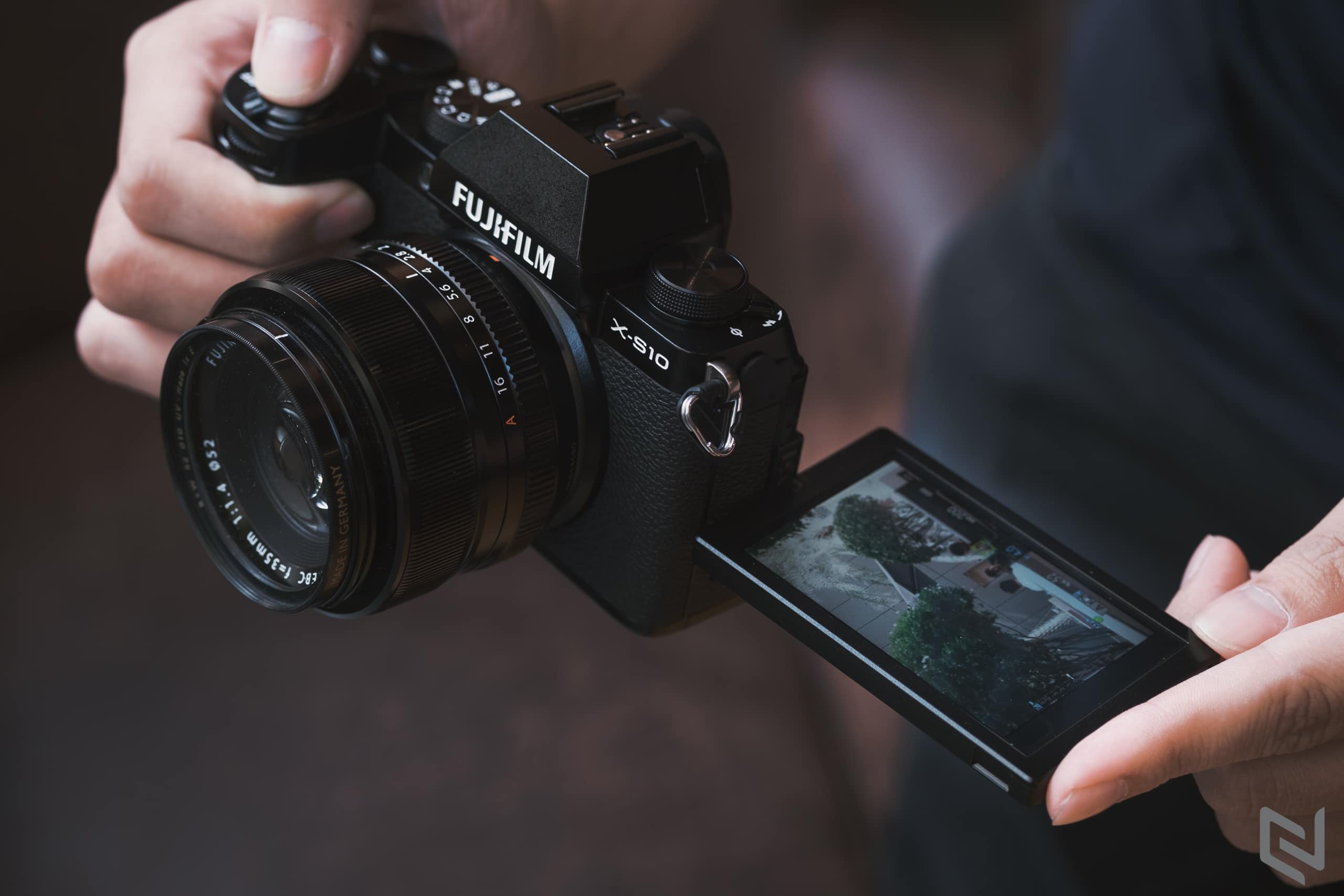 Fujifilm tung firmware X-S10 mới, sửa lỗi nhỏ và hỗ trợ máy in ảnh từ Fujifilm
