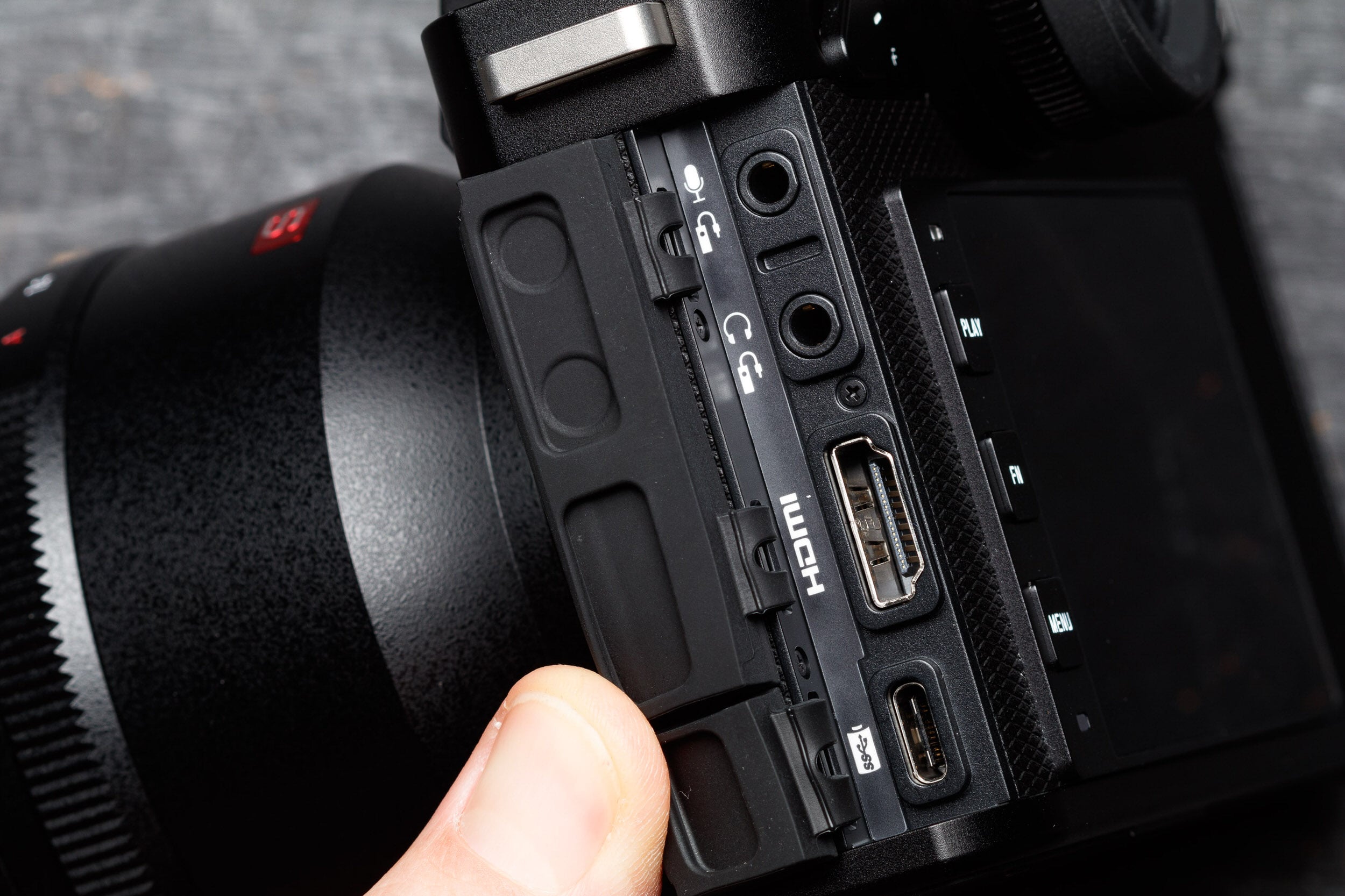 Leica ra mắt máy ảnh SL2-S, phiên bản tập trung vào quay video hơn của chiếc SL2