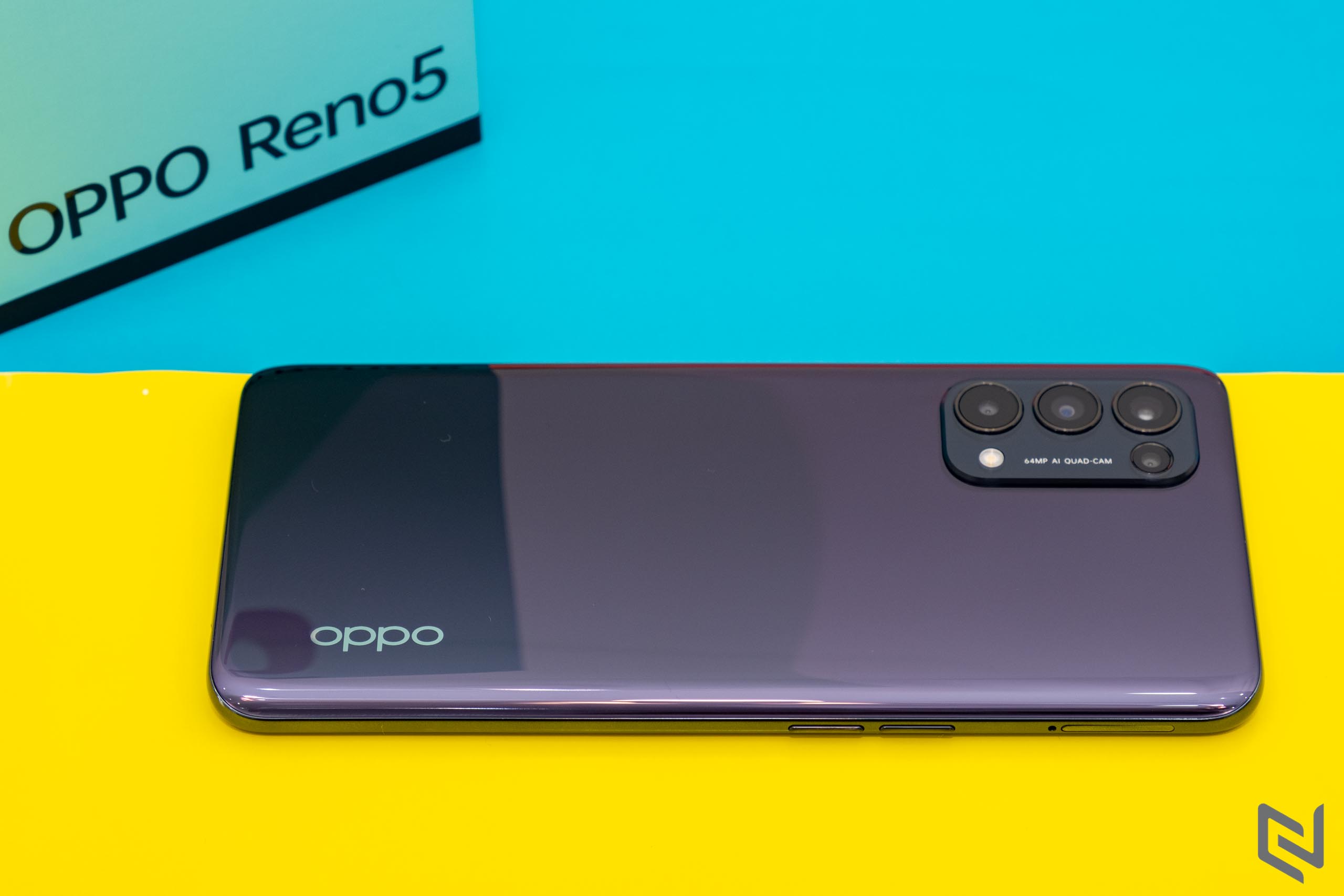 Mở hộp OPPO Reno5: Màu sắc ma thuật, cấu hình thời thượng, camera tạo xu hướng