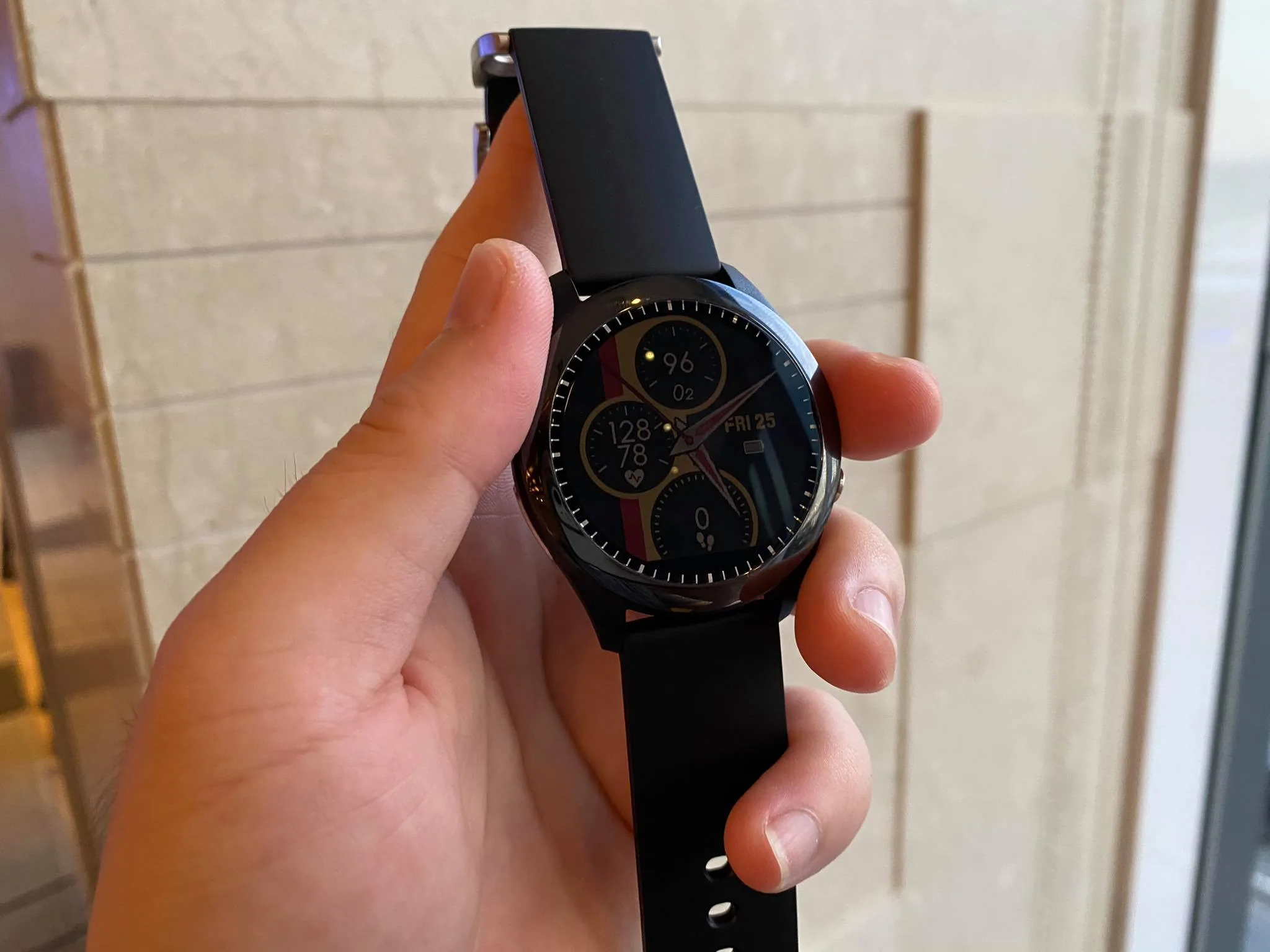 ASUS ra mắt đồng hồ thông minh VivoWatch SP, bạn đồng hành thông minh quản lý sức khoẻ cho bạn
