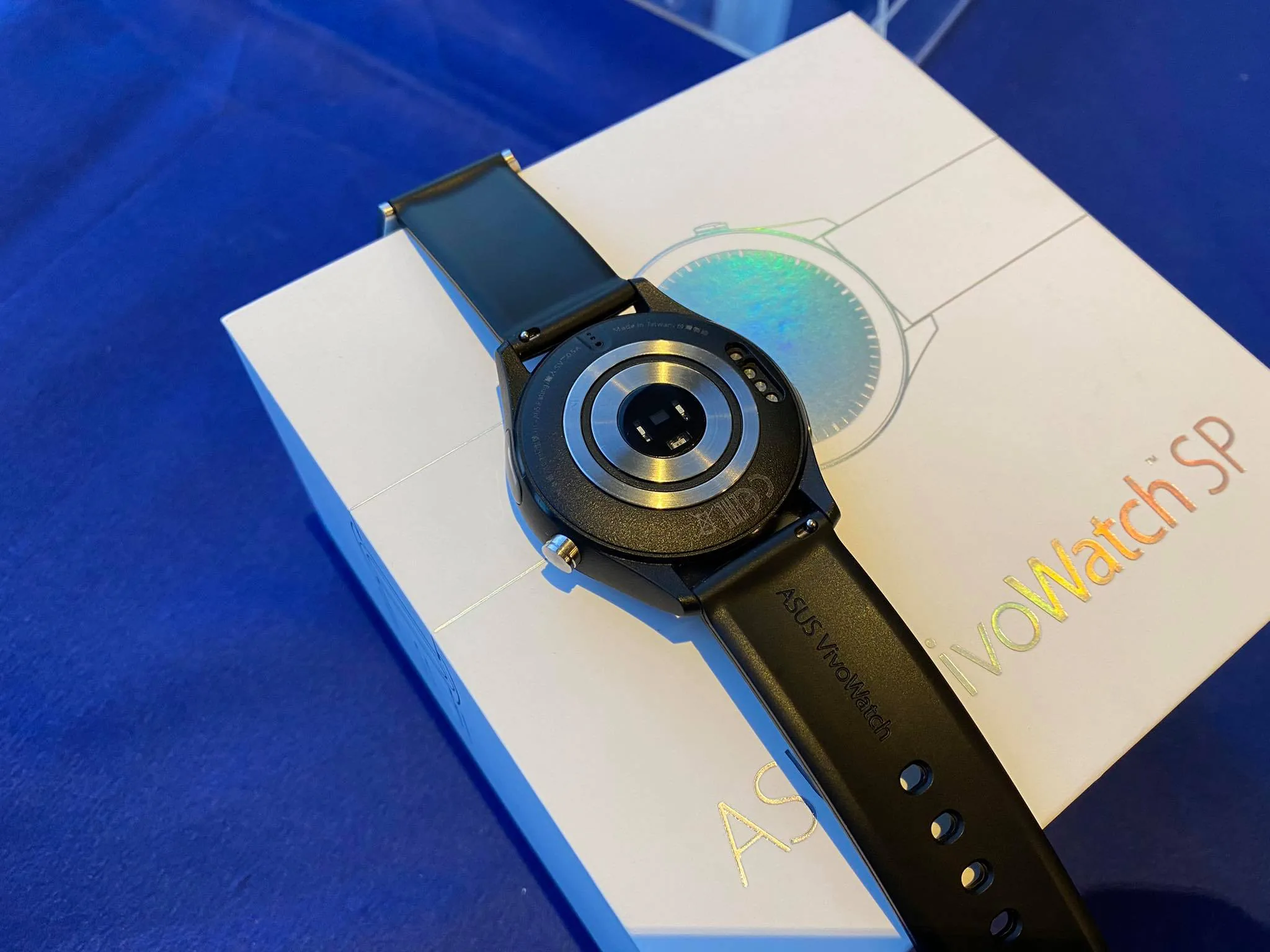 ASUS ra mắt đồng hồ thông minh VivoWatch SP, bạn đồng hành thông minh quản lý sức khoẻ cho bạn