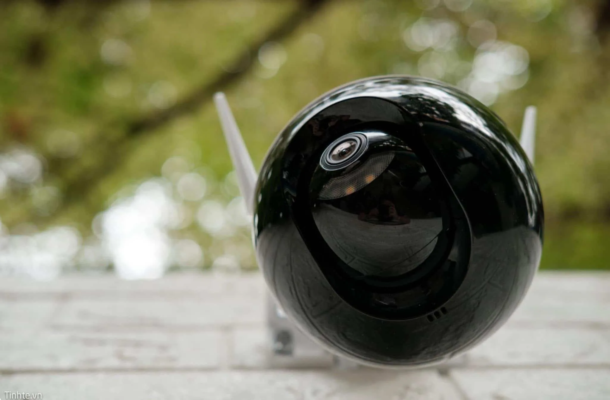 Trải nghiệm camera ngoài trời EZVIZ C8C: Camera 360 độ, khả năng quay đêm tốt