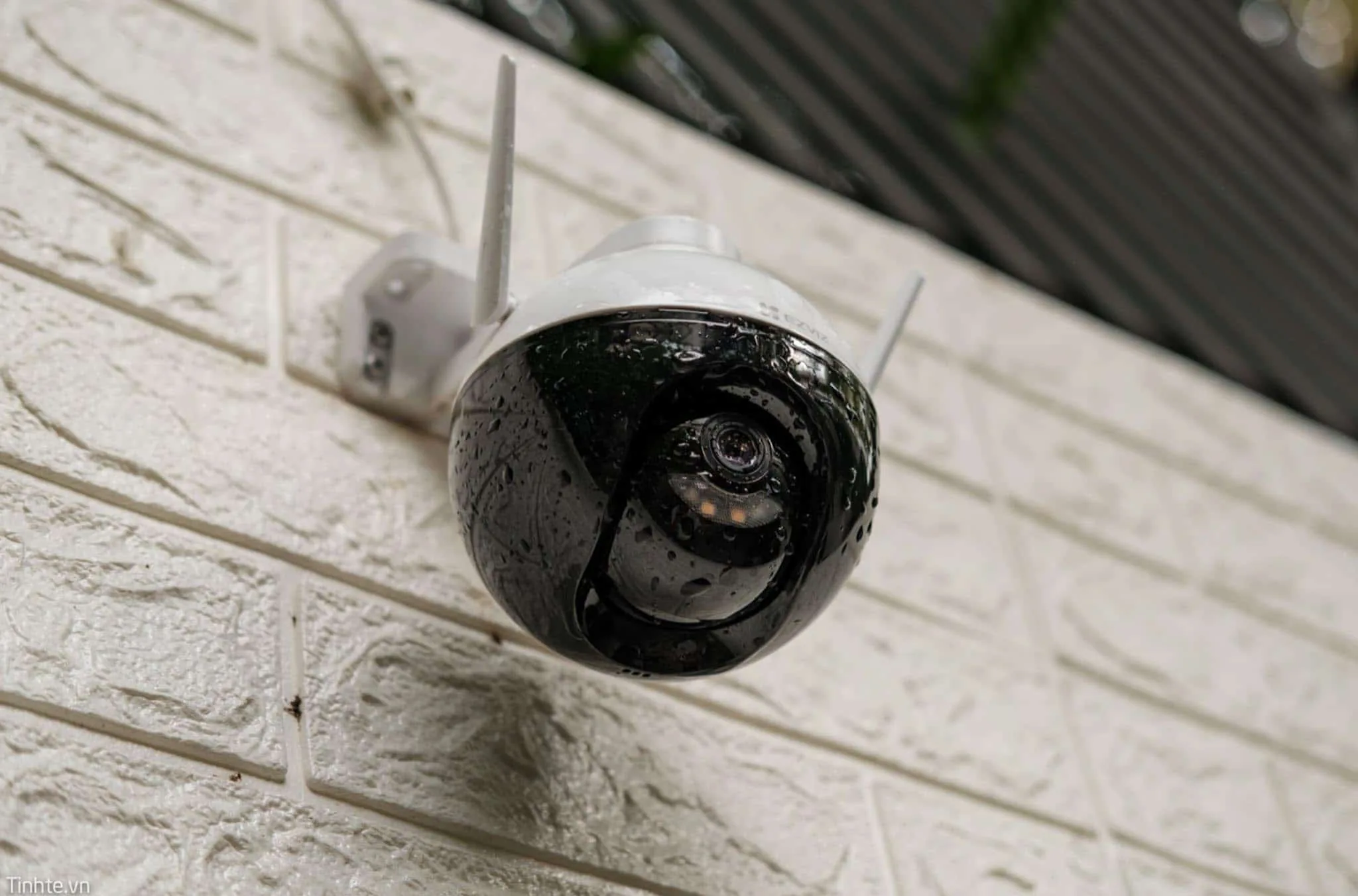 Trải nghiệm camera ngoài trời EZVIZ C8C: Camera 360 độ, khả năng quay đêm tốt