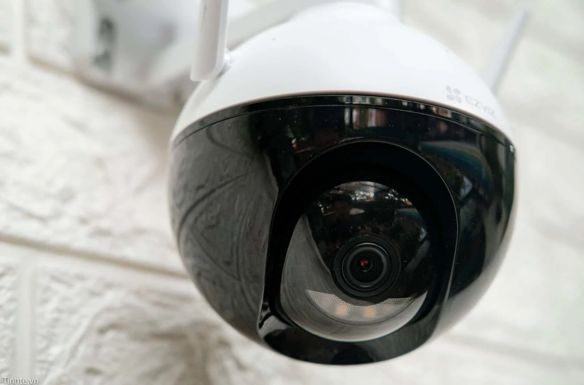 Trải nghiệm camera ngoài trời EZVIZ C8C: Camera 360 độ, khả năng quay đêm tốt