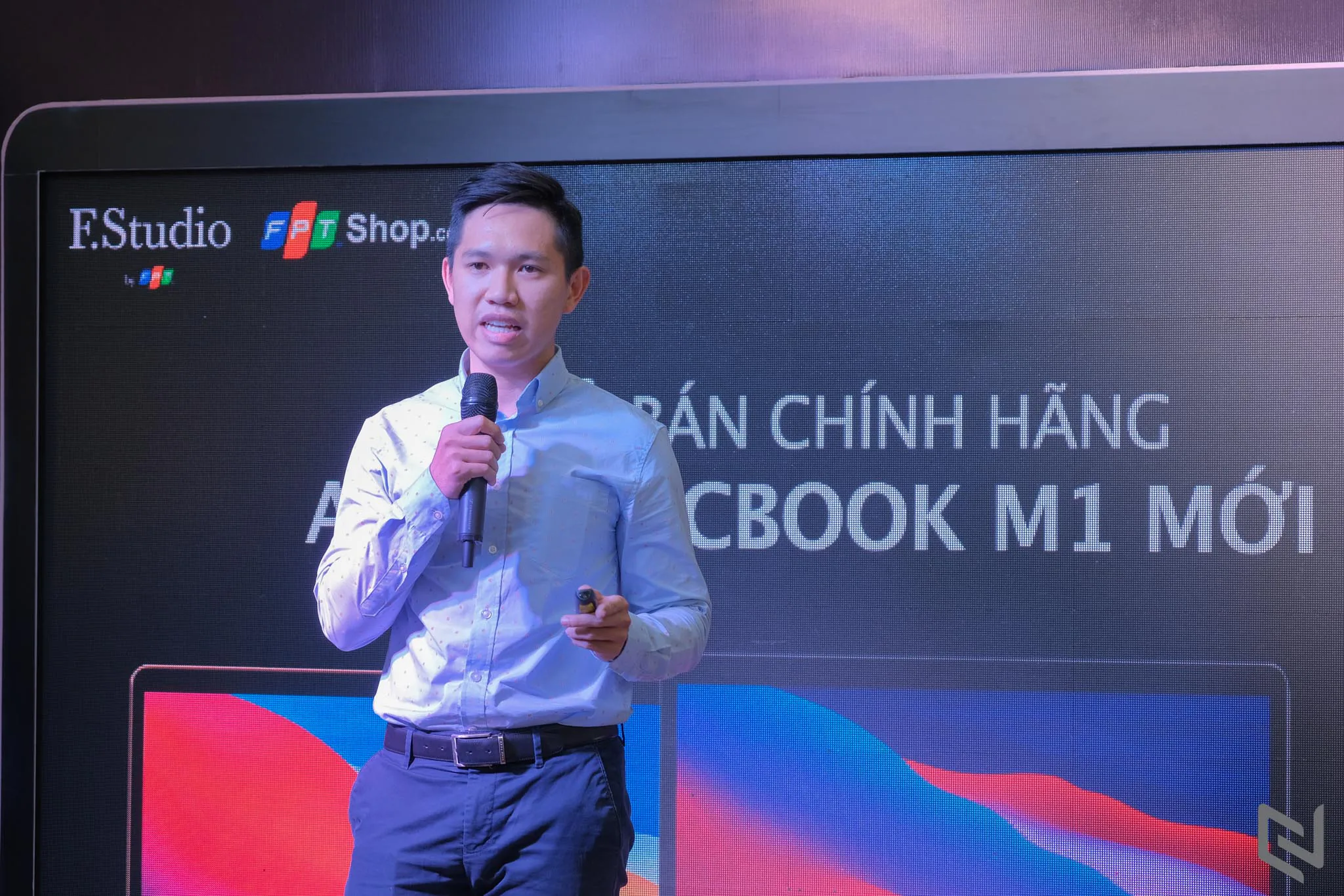 FPT Shop là chuỗi cửa hàng chính hãng đầu tiên mở bán MacBook M1 2020 tại Việt Nam