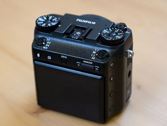 Chiếc máy ảnh Fujifilm GFX100 mới với IBIS sẽ chỉ lớn bằng GFX50S