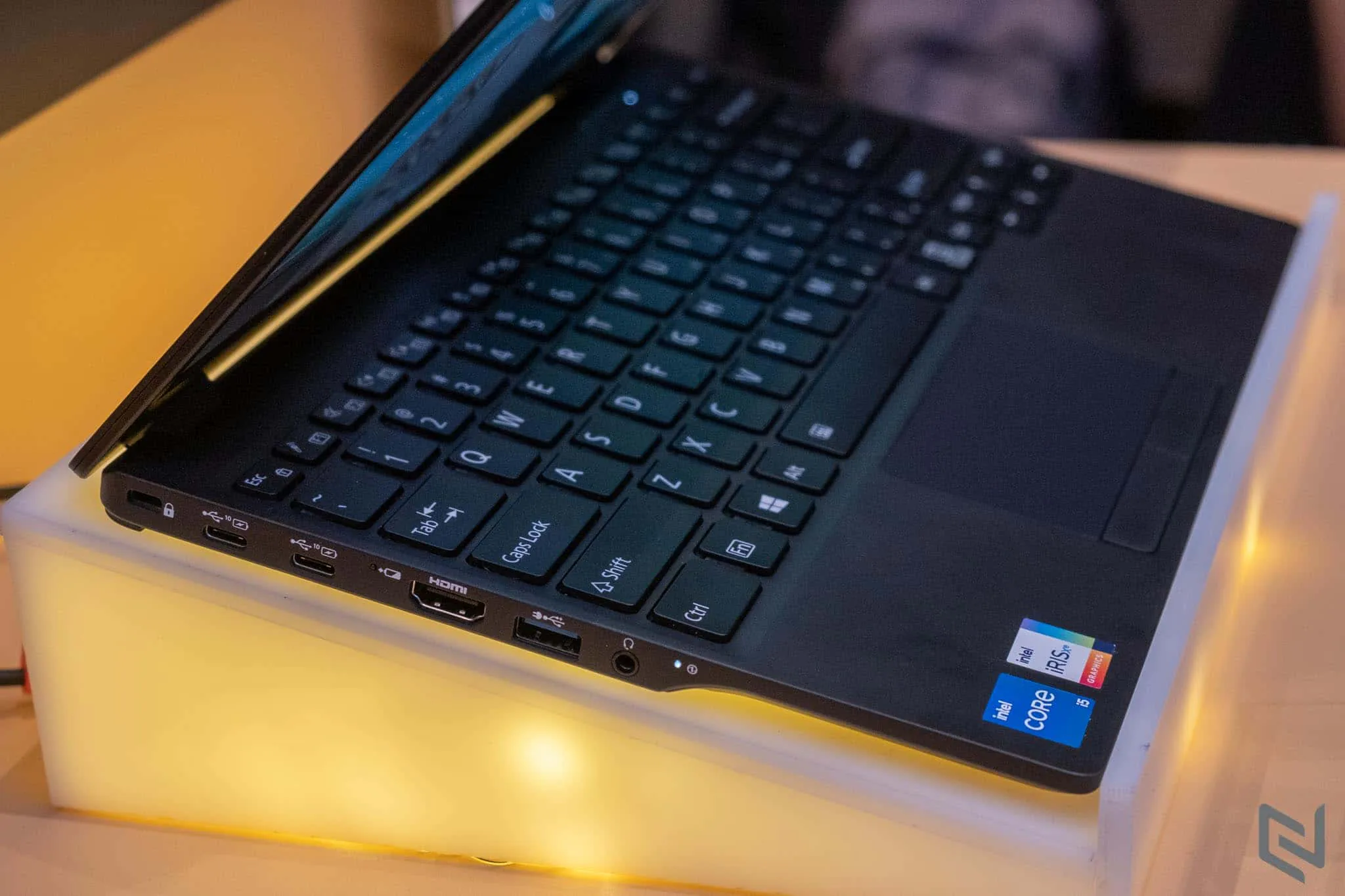 Ra mắt laptop siêu mỏng nhẹ Fujitsu UH-X tại Việt Nam, giá từ 29,990,000 VND
