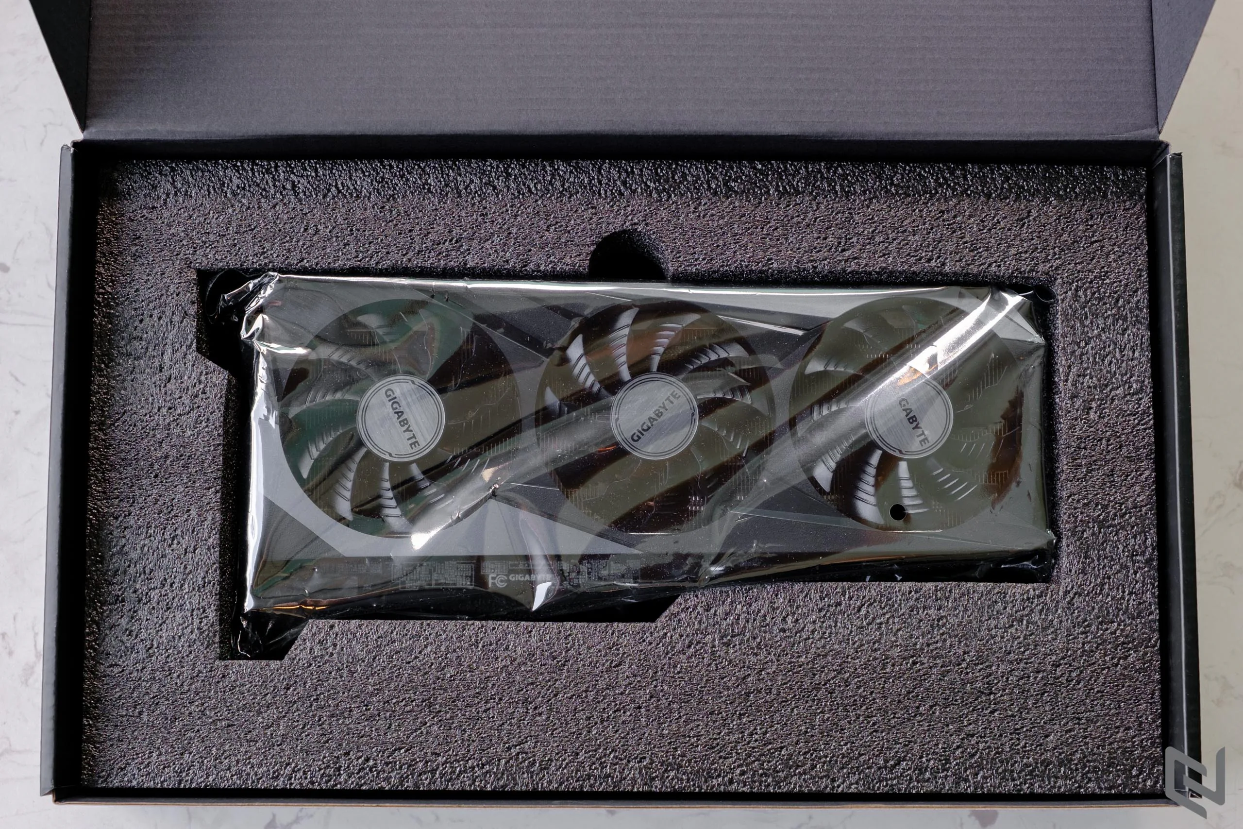 Mở hộp Gigabyte GeForce RTX 3060 Ti GAMING OC PRO 8G