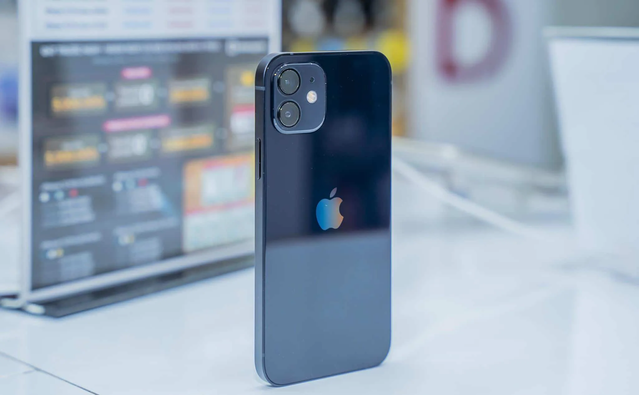 Hotsale 12.12 - iPhone 12 chính hãng VN/A giảm đến 4.6 triệu đồng, số lượng có hạn