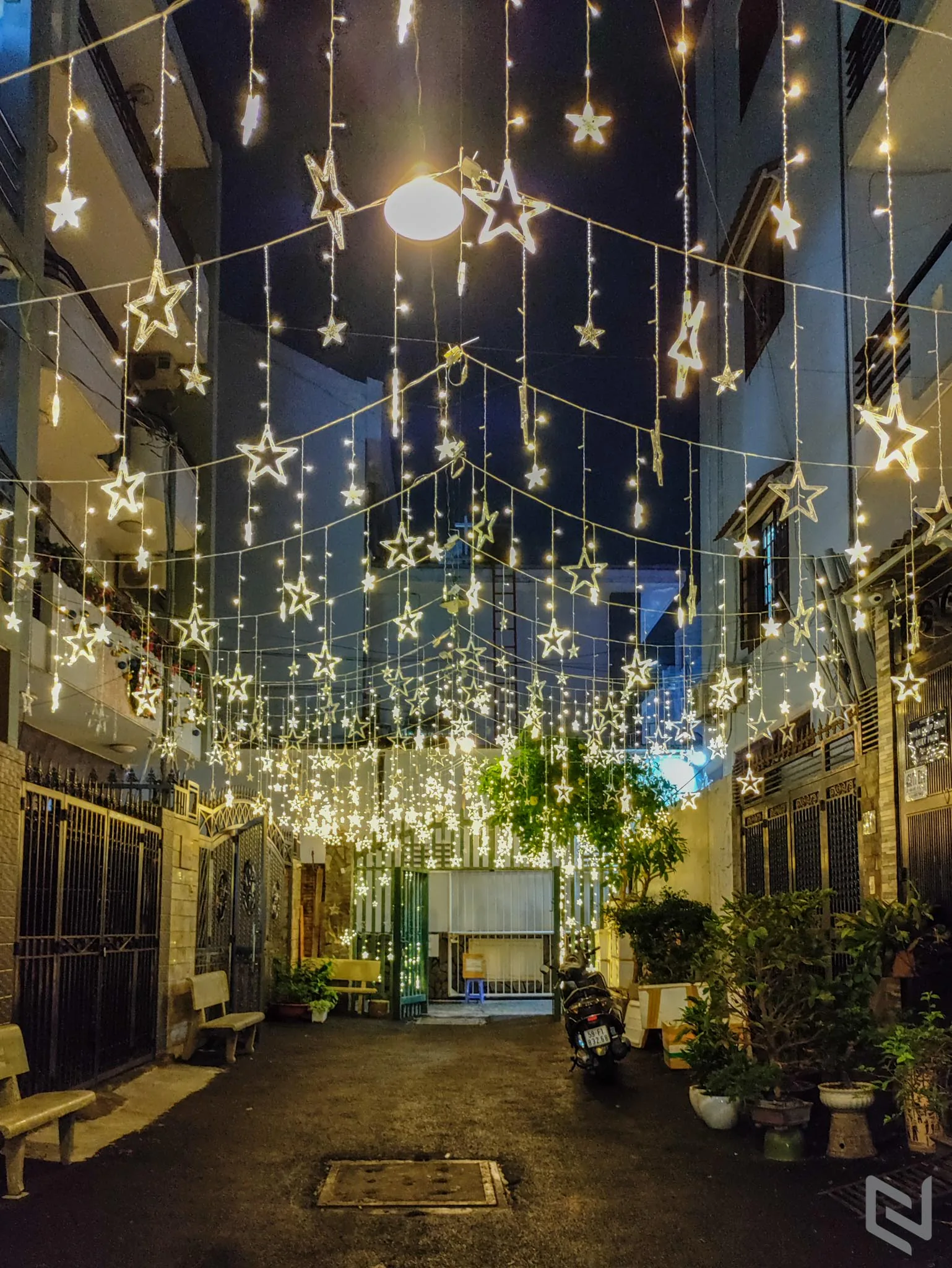 Bộ ảnh không khí Giáng sinh tại TP. Hồ Chí Minh qua ống kính camera OnePlus Nord N10 5G