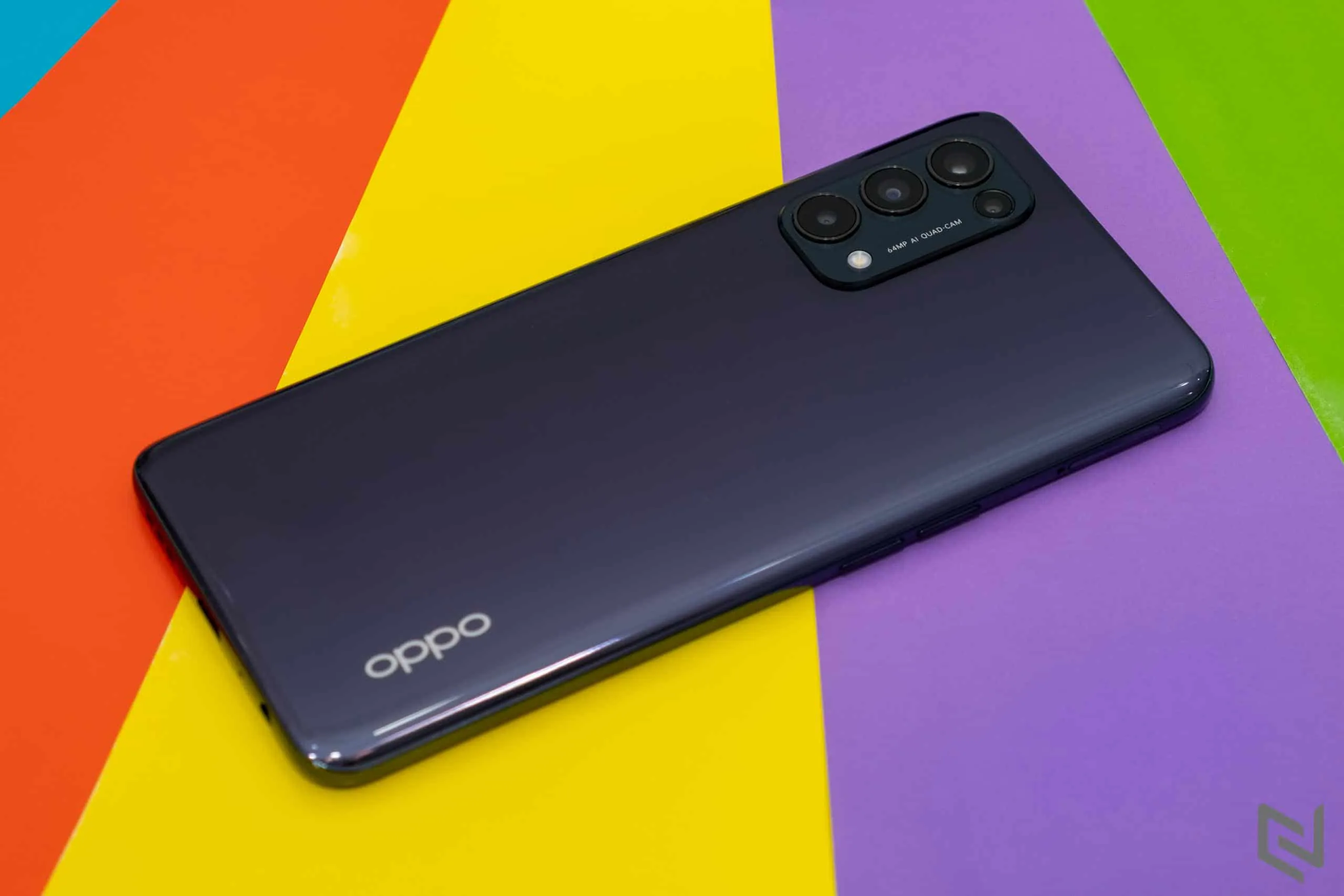 Mở hộp OPPO Reno5: Màu sắc ma thuật, cấu hình thời thượng, camera tạo xu hướng
