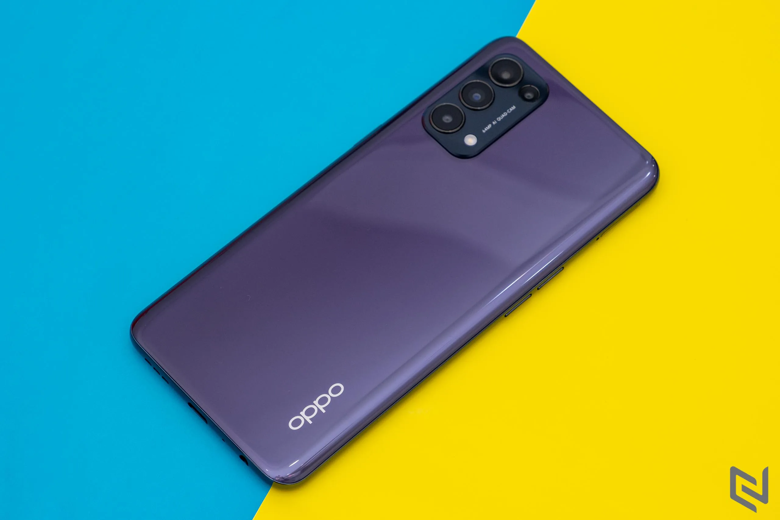 Mở hộp OPPO Reno5: Màu sắc ma thuật, cấu hình thời thượng, camera tạo xu hướng