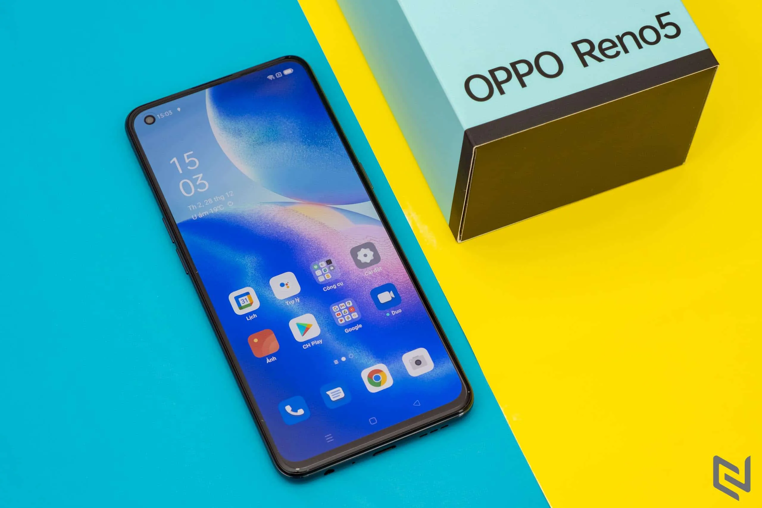 Mở hộp OPPO Reno5: Màu sắc ma thuật, cấu hình thời thượng, camera tạo xu hướng