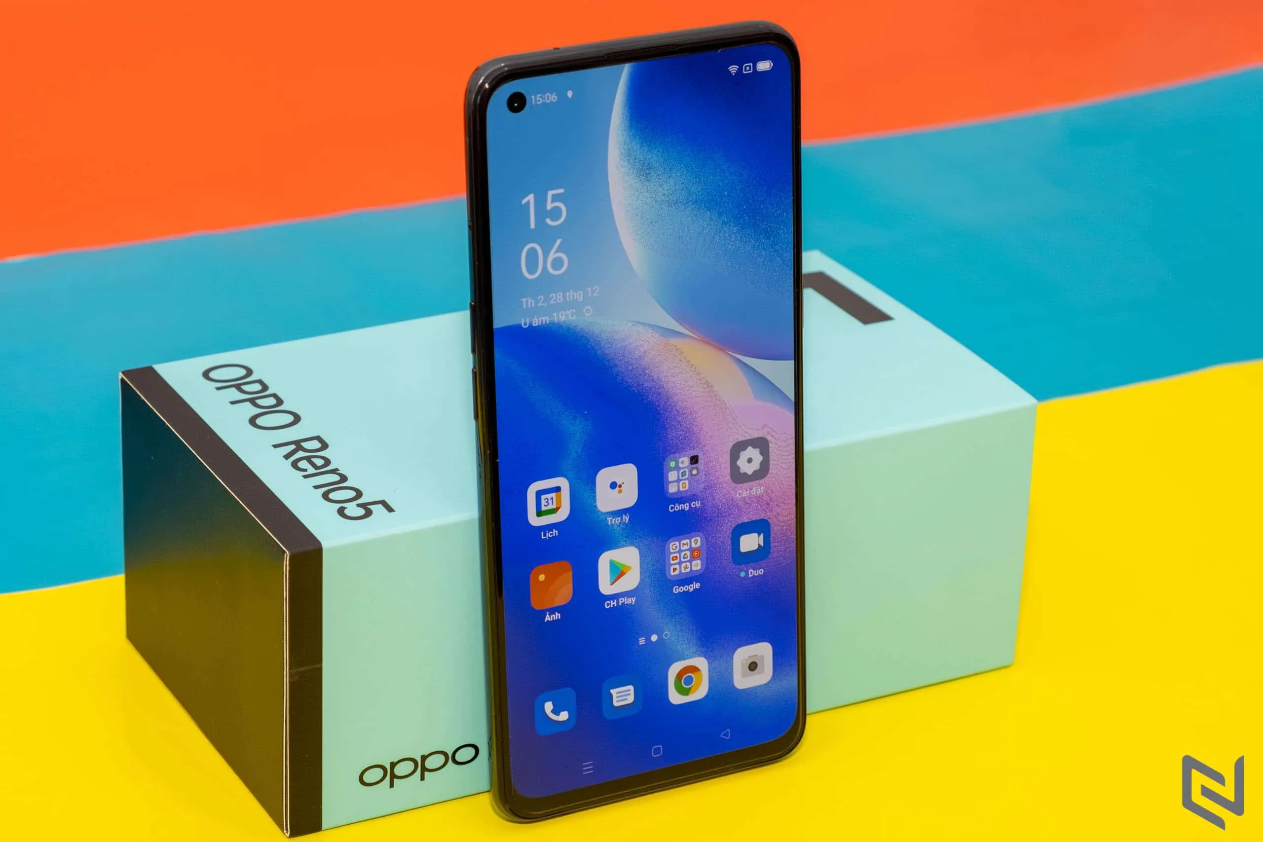Mở hộp OPPO Reno5: Màu sắc ma thuật, cấu hình thời thượng, camera tạo xu hướng