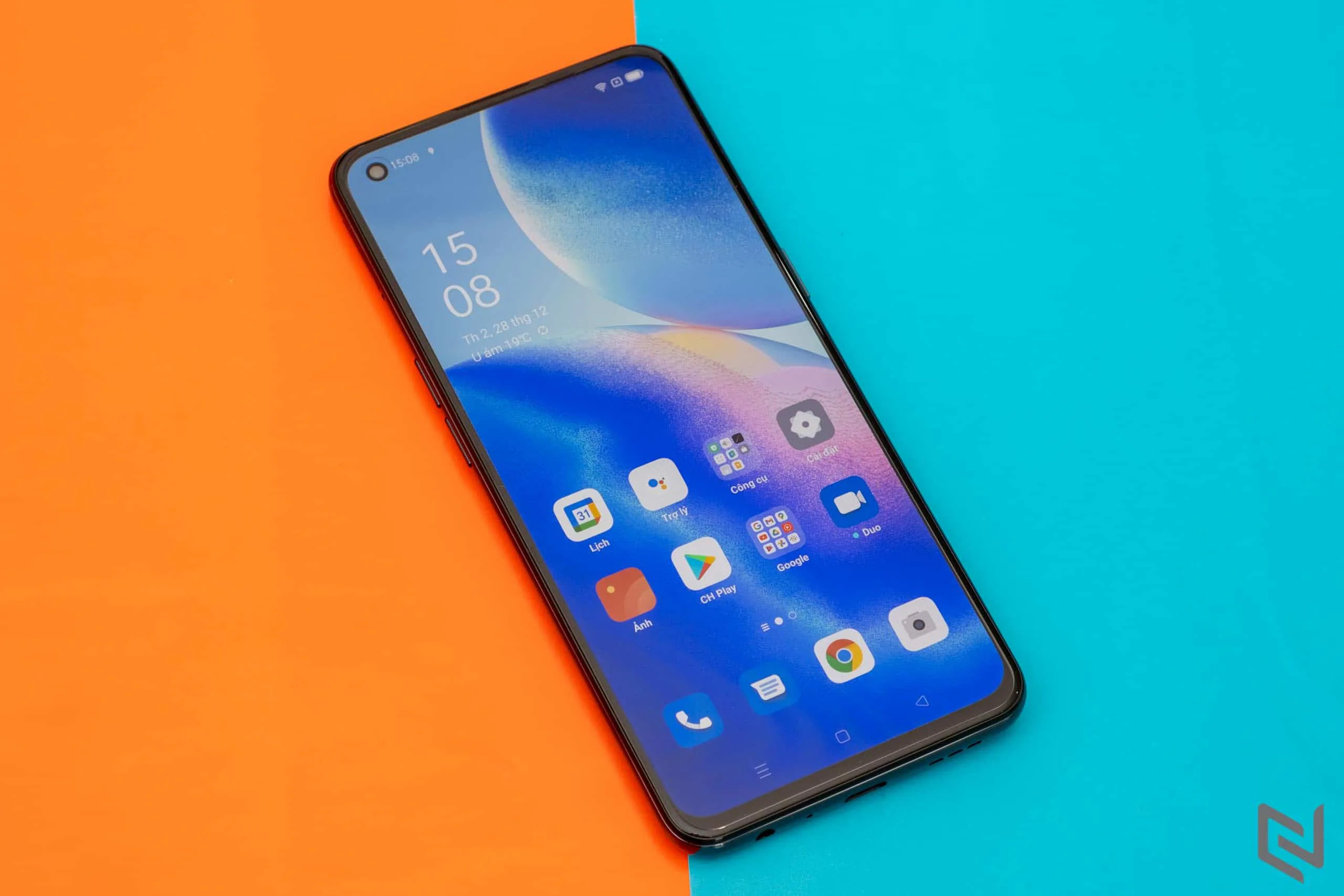 Mở hộp OPPO Reno5: Màu sắc ma thuật, cấu hình thời thượng, camera tạo xu hướng