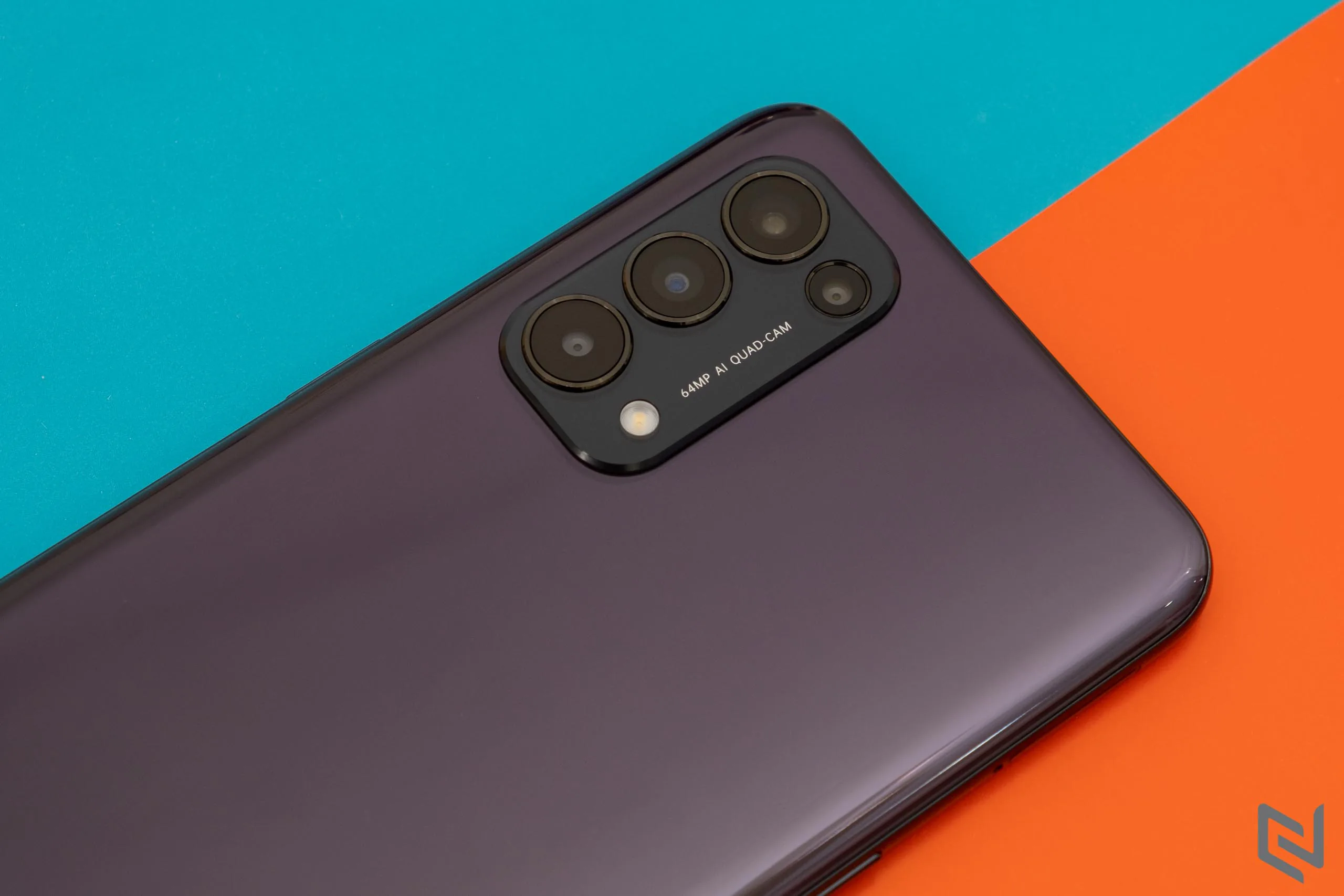 Mở hộp OPPO Reno5: Màu sắc ma thuật, cấu hình thời thượng, camera tạo xu hướng