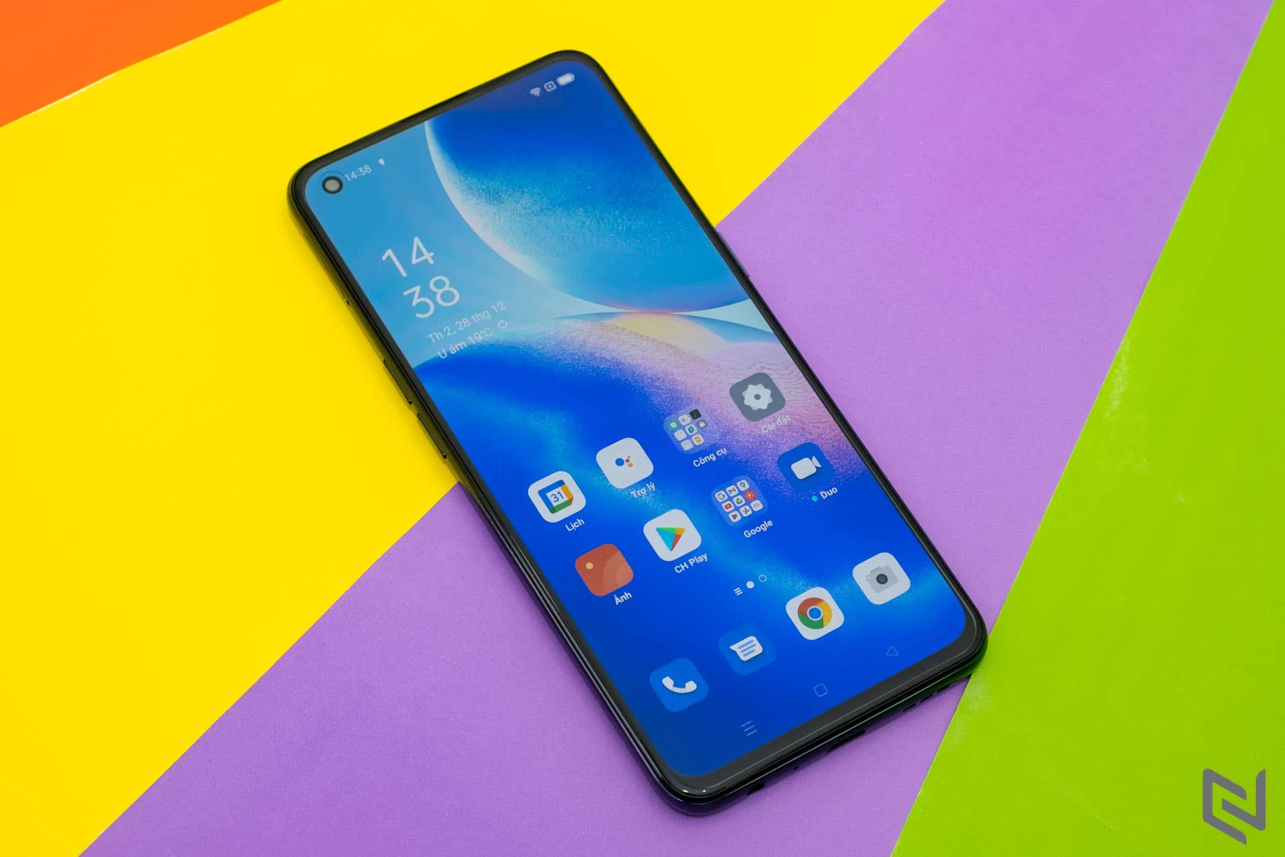 Mở hộp OPPO Reno5: Màu sắc ma thuật, cấu hình thời thượng, camera tạo xu hướng