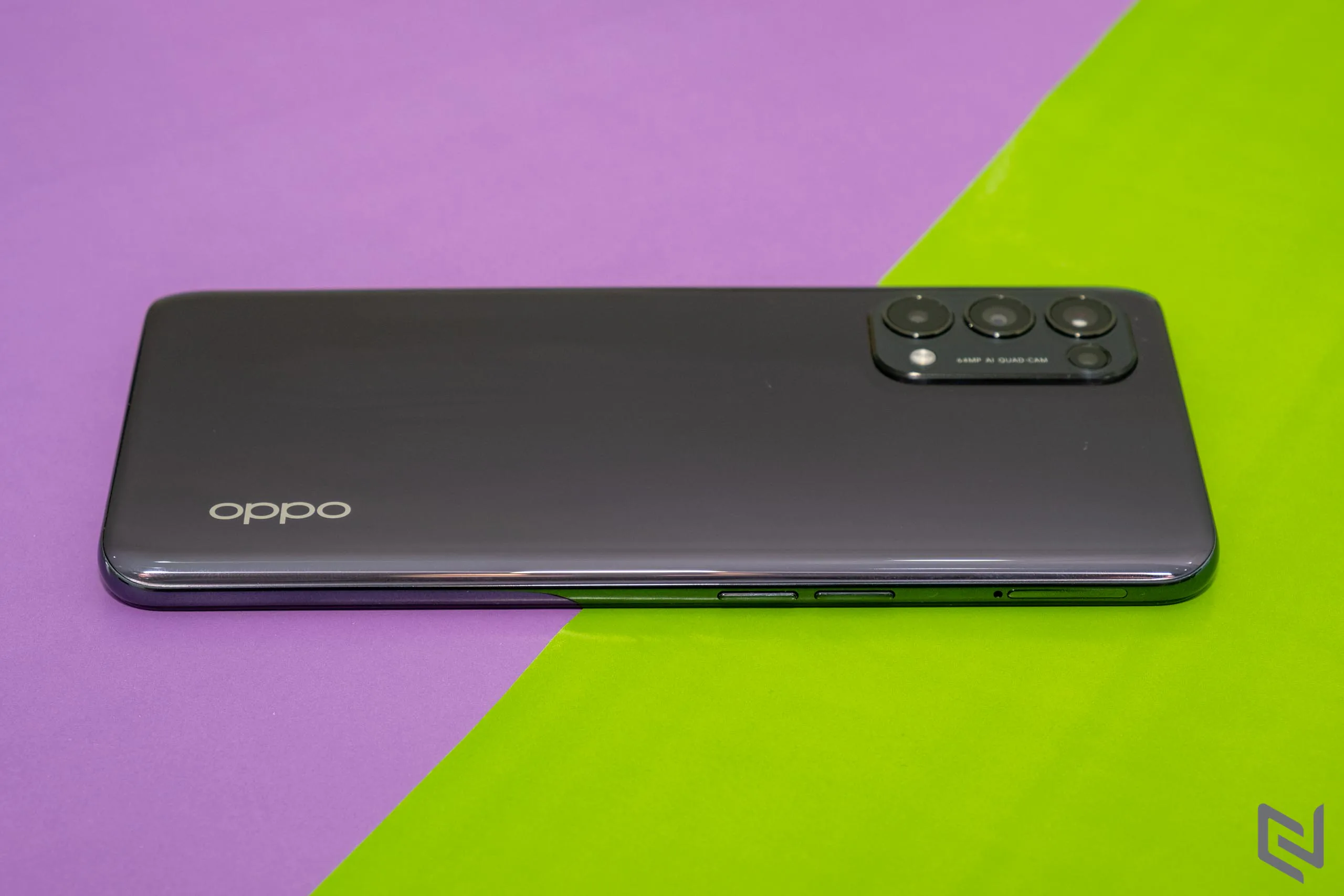 Mở hộp OPPO Reno5: Màu sắc ma thuật, cấu hình thời thượng, camera tạo xu hướng