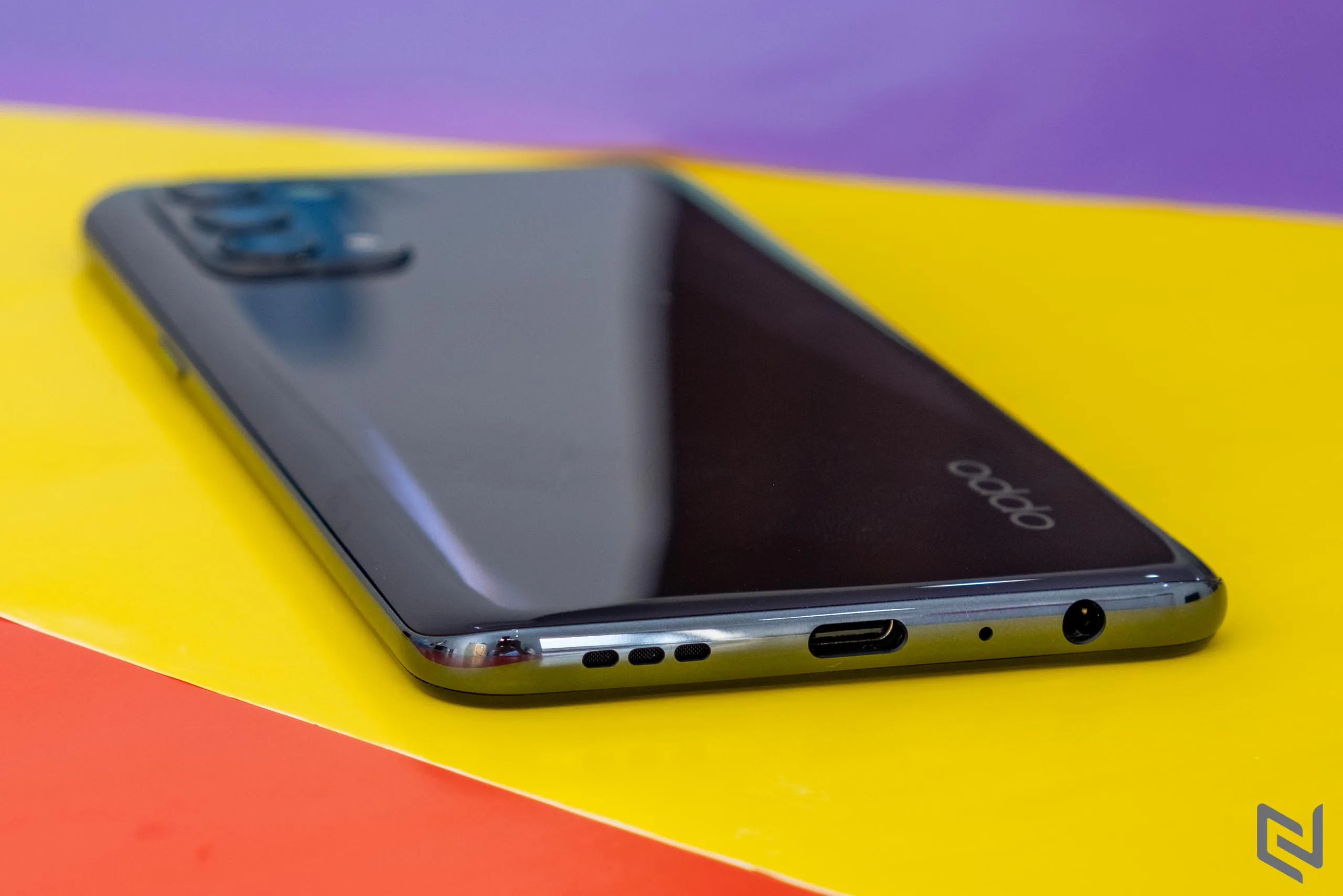 Mở hộp OPPO Reno5: Màu sắc ma thuật, cấu hình thời thượng, camera tạo xu hướng