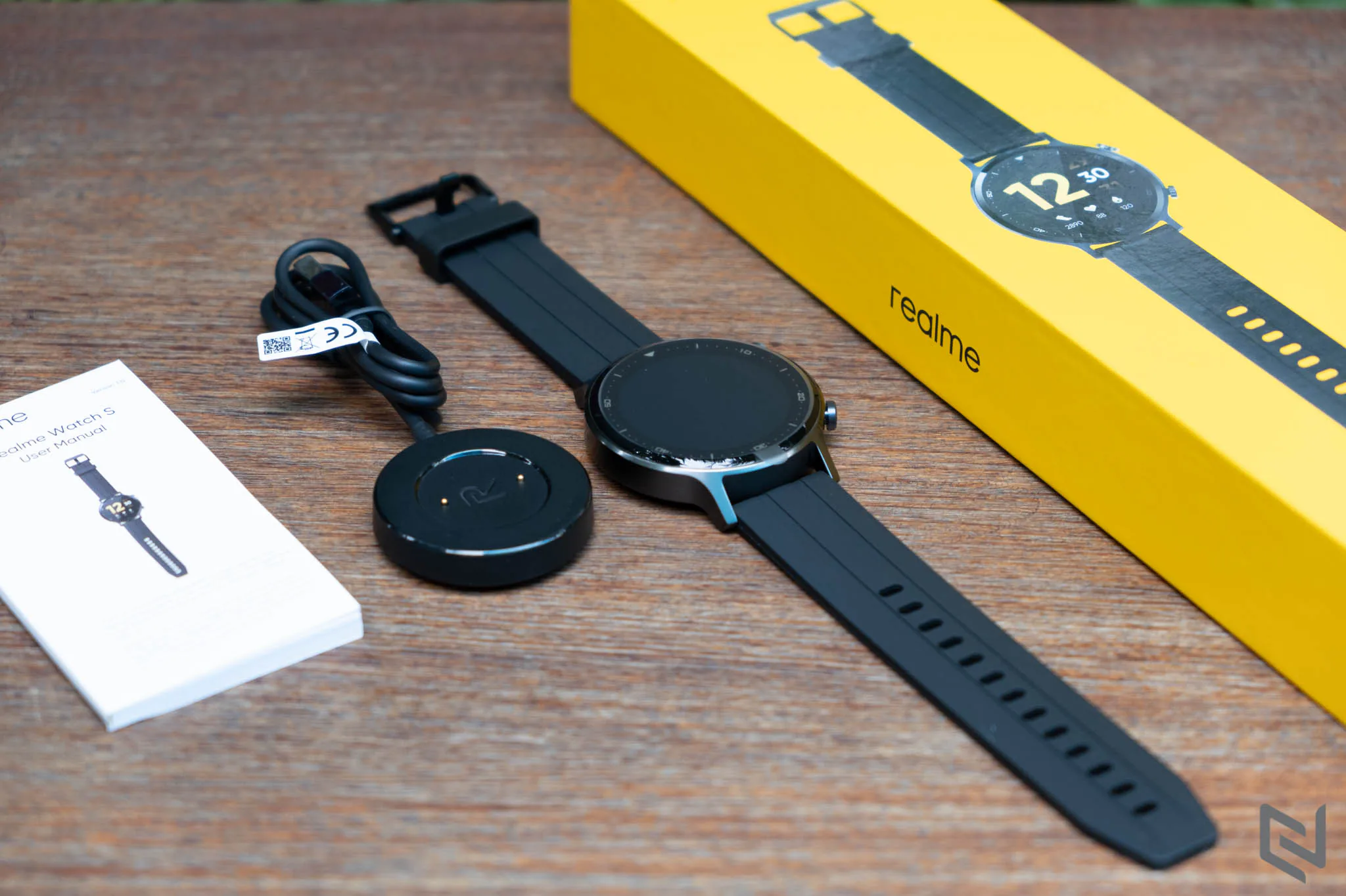 Mở hộp đồng hồ thông minh Realme Watch S: Thiết kế sành điệu, đo nhịp tim, nồng độ oxy trong máu, công bố chương trình “flash sale” 12/12 giảm 600,000 VND