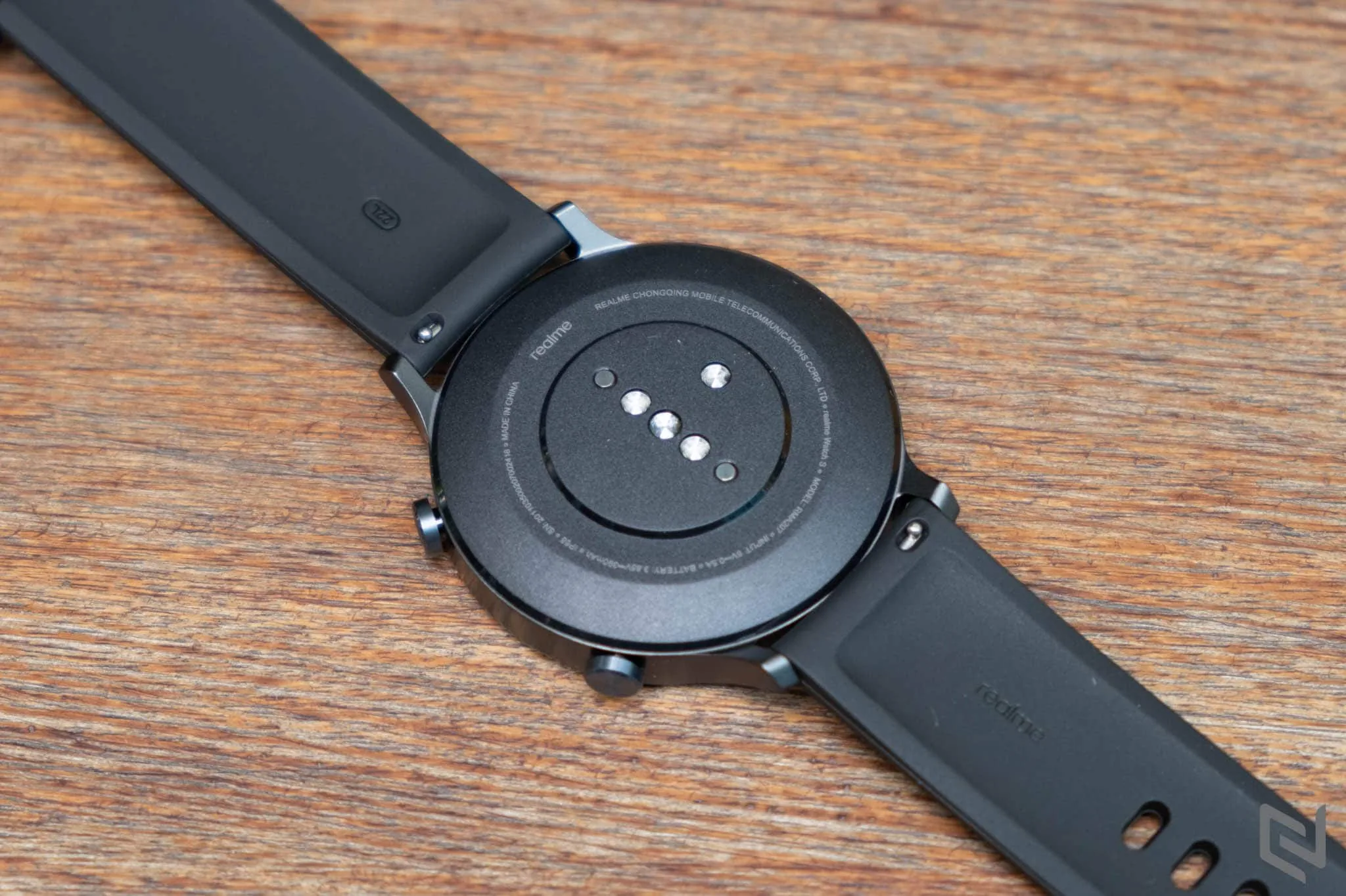 Mở hộp đồng hồ thông minh Realme Watch S: Thiết kế sành điệu, đo nhịp tim, nồng độ oxy trong máu, công bố chương trình “flash sale” 12/12 giảm 600,000 VND