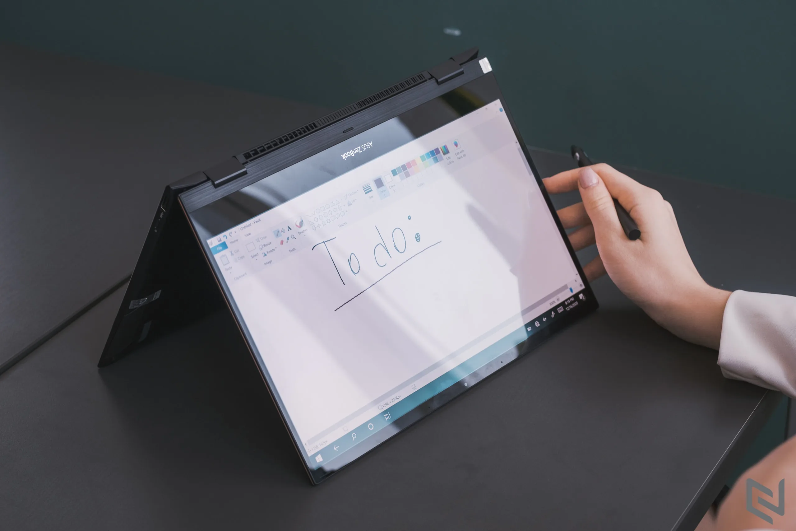 Ra mắt ASUS ZenBook Flip Series, laptop xoay gập tiên phong trang bị màn hình OLED mỏng nhất thế giới