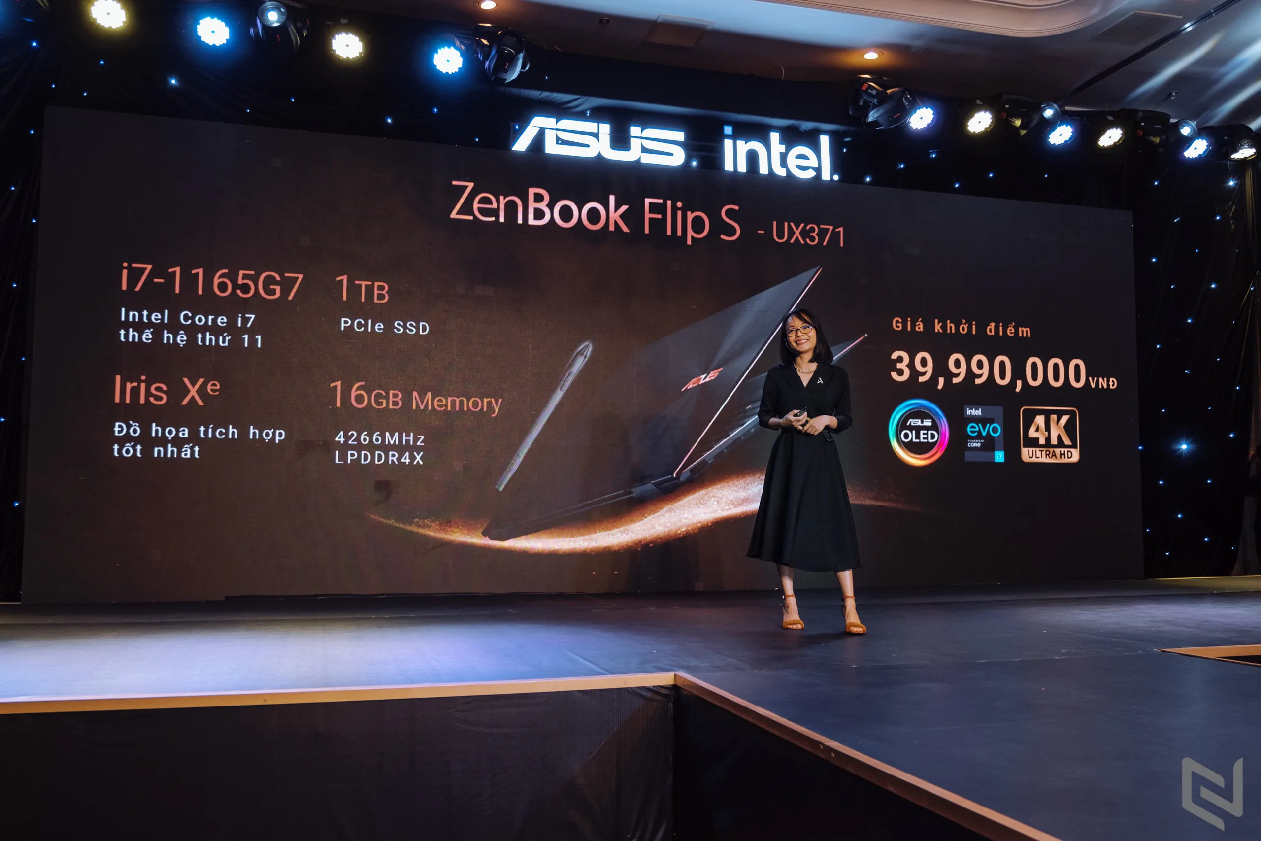 Ra mắt ASUS ZenBook Flip Series, laptop xoay gập tiên phong trang bị màn hình OLED mỏng nhất thế giới