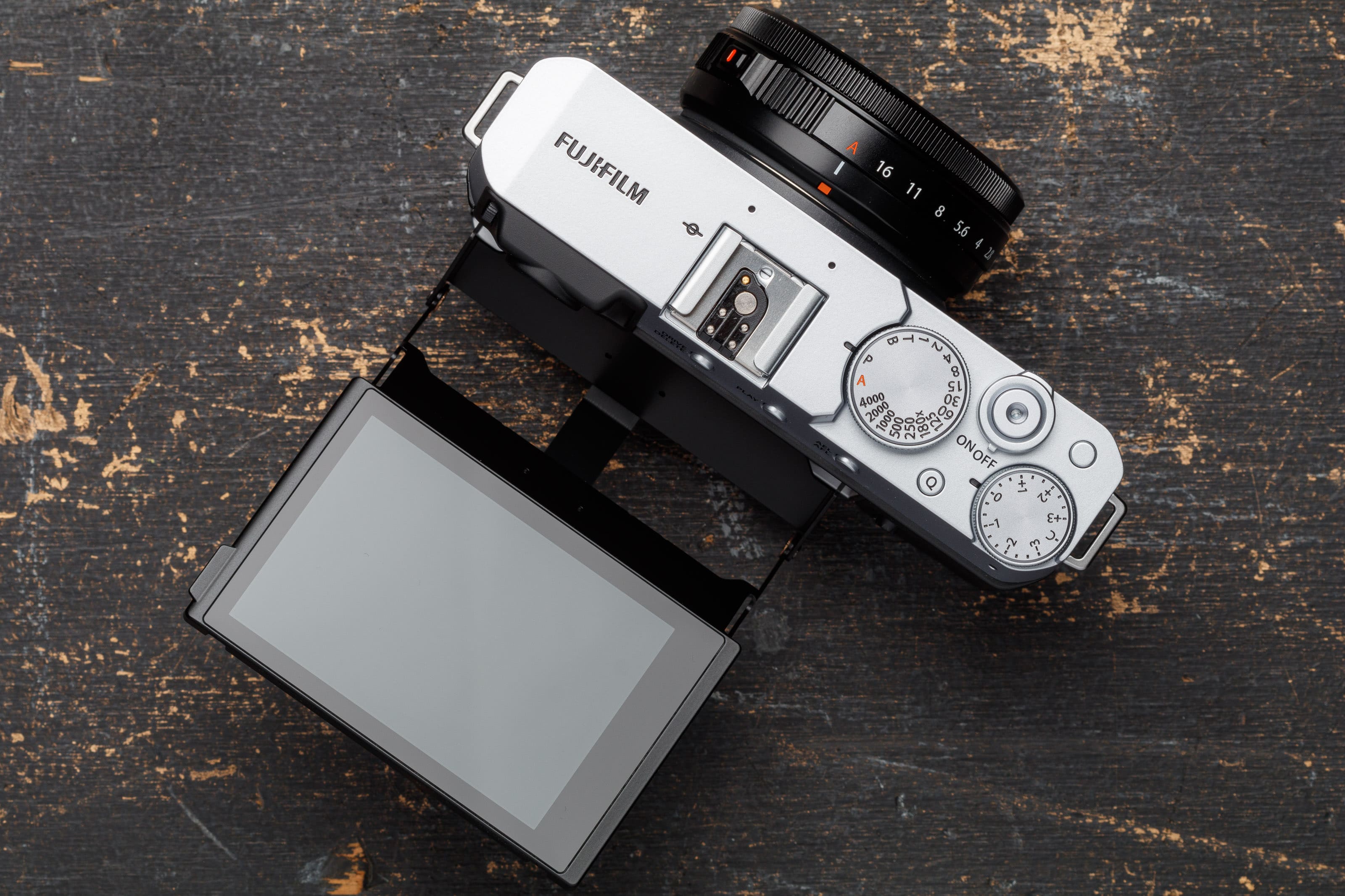 Fujifilm X-E4 ra mắt với hàng loạt cải tiến, là chiếc máy ảnh X Series nhẹ nhất và nhỏ nhất hiện tại