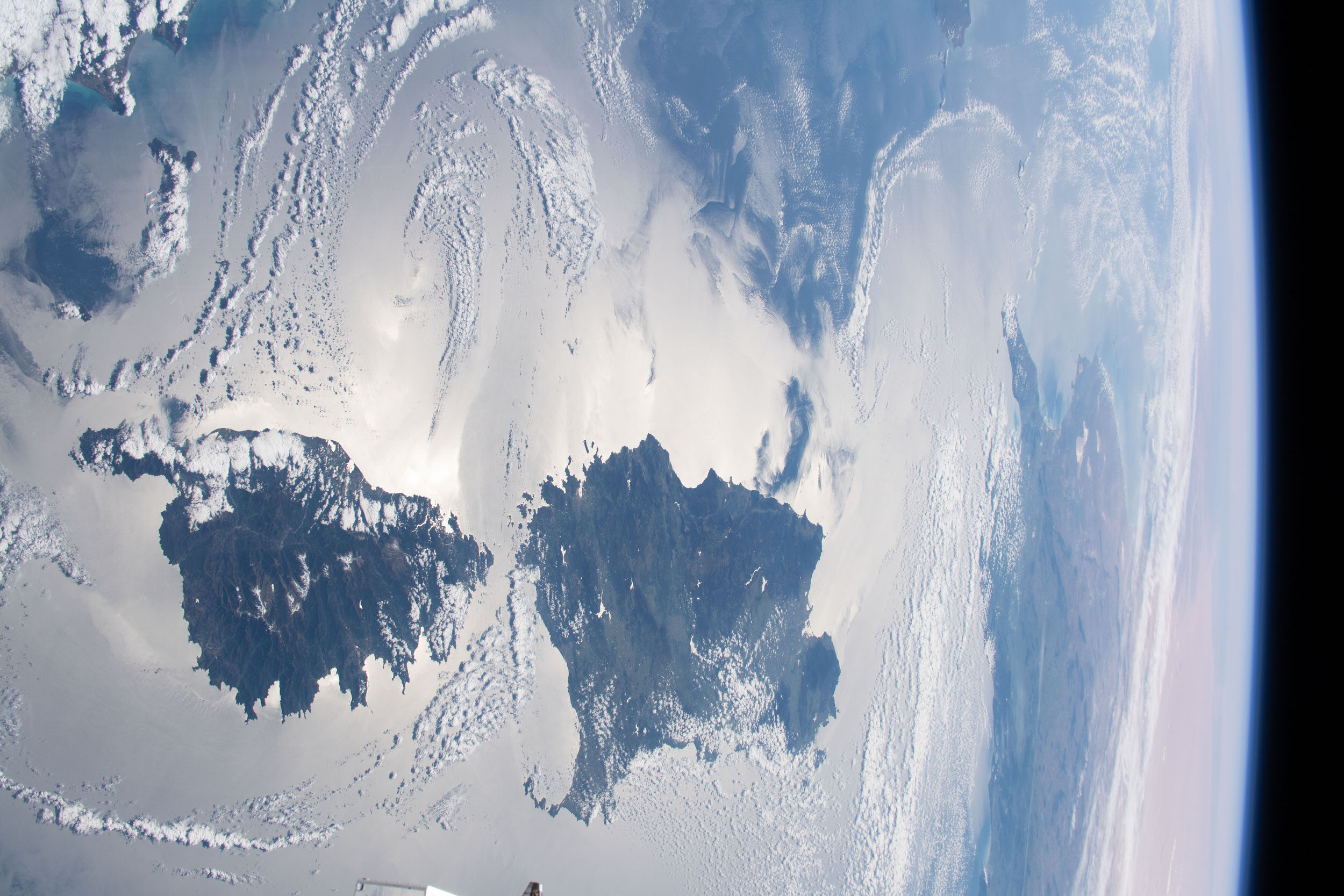 Top 20 bức ảnh được chụp từ Trạm không gian Quốc tế trong năm 2020