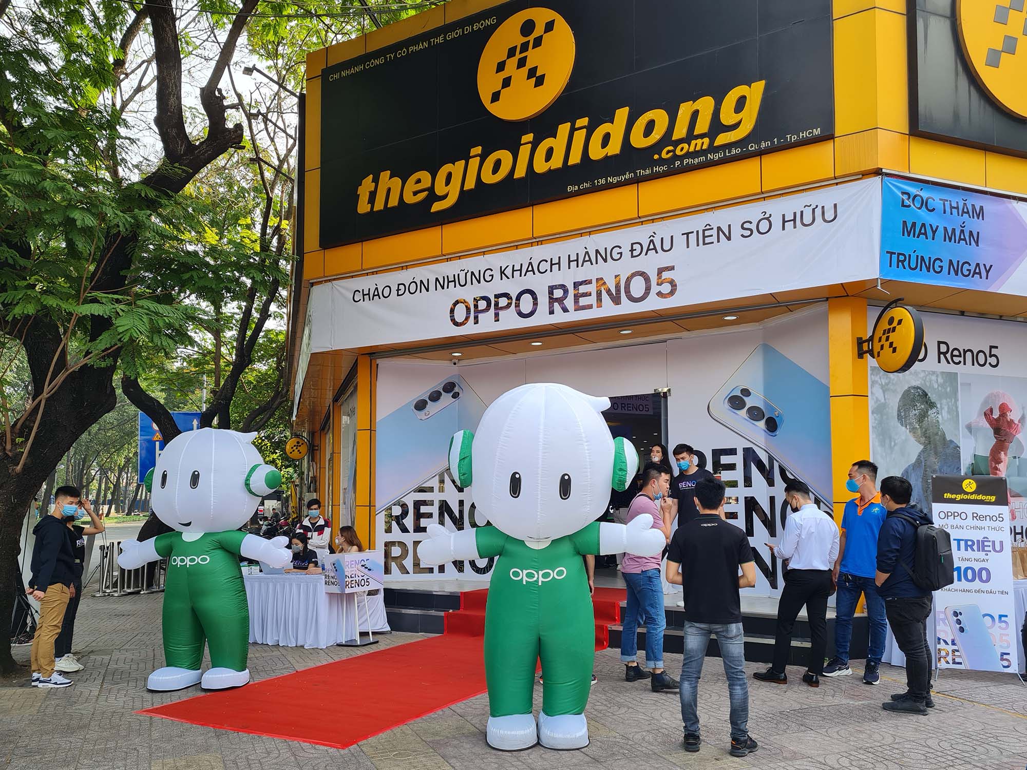 OPPO Reno5 chính thức mở bán với kỷ lục 42,000 đơn đặt cọc