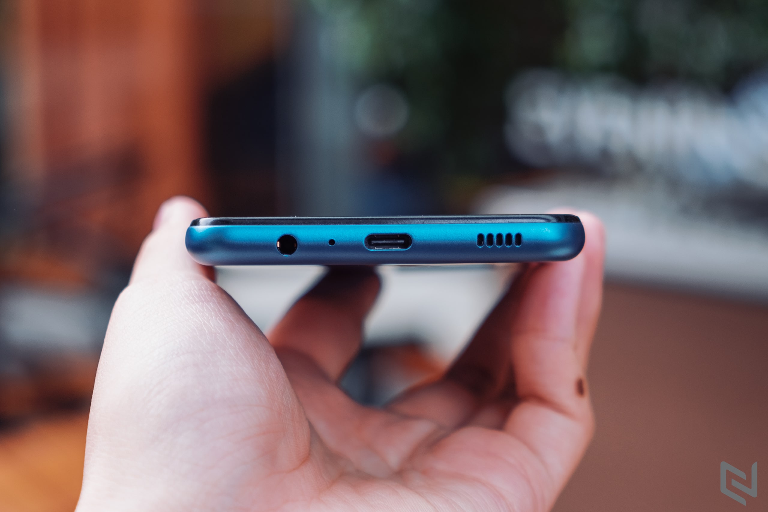 Trên tay Galaxy A12: Smartphone pin khủng 5,000mAh, thiết kế mặt lưng mới lạ từ Samsung