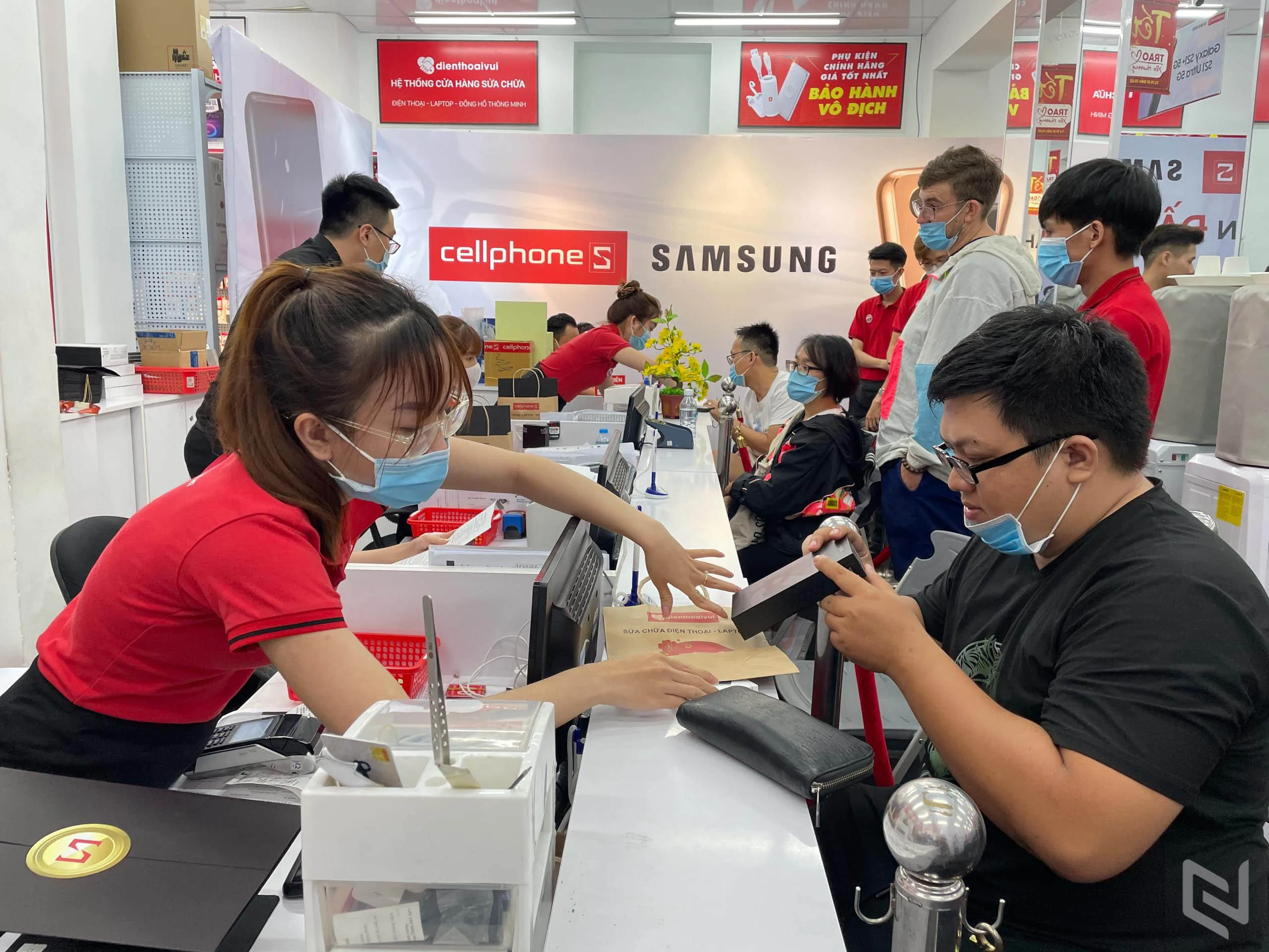 CellphoneS mở bán Galaxy S21 series đầu tiên trên thế giới