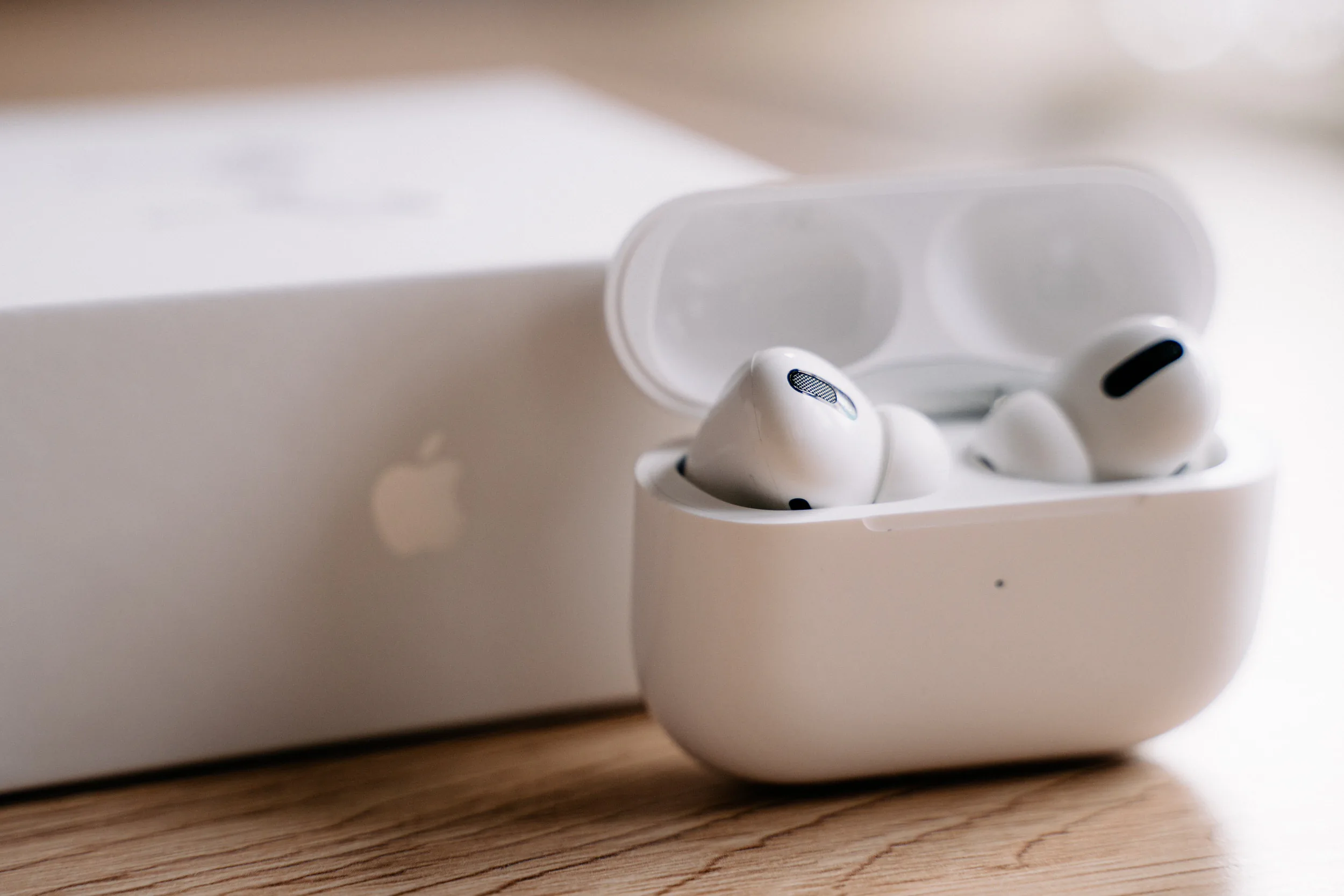 AirPods Pro và iPhone SE mới được cho là sẽ ra mắt vào 4/2021