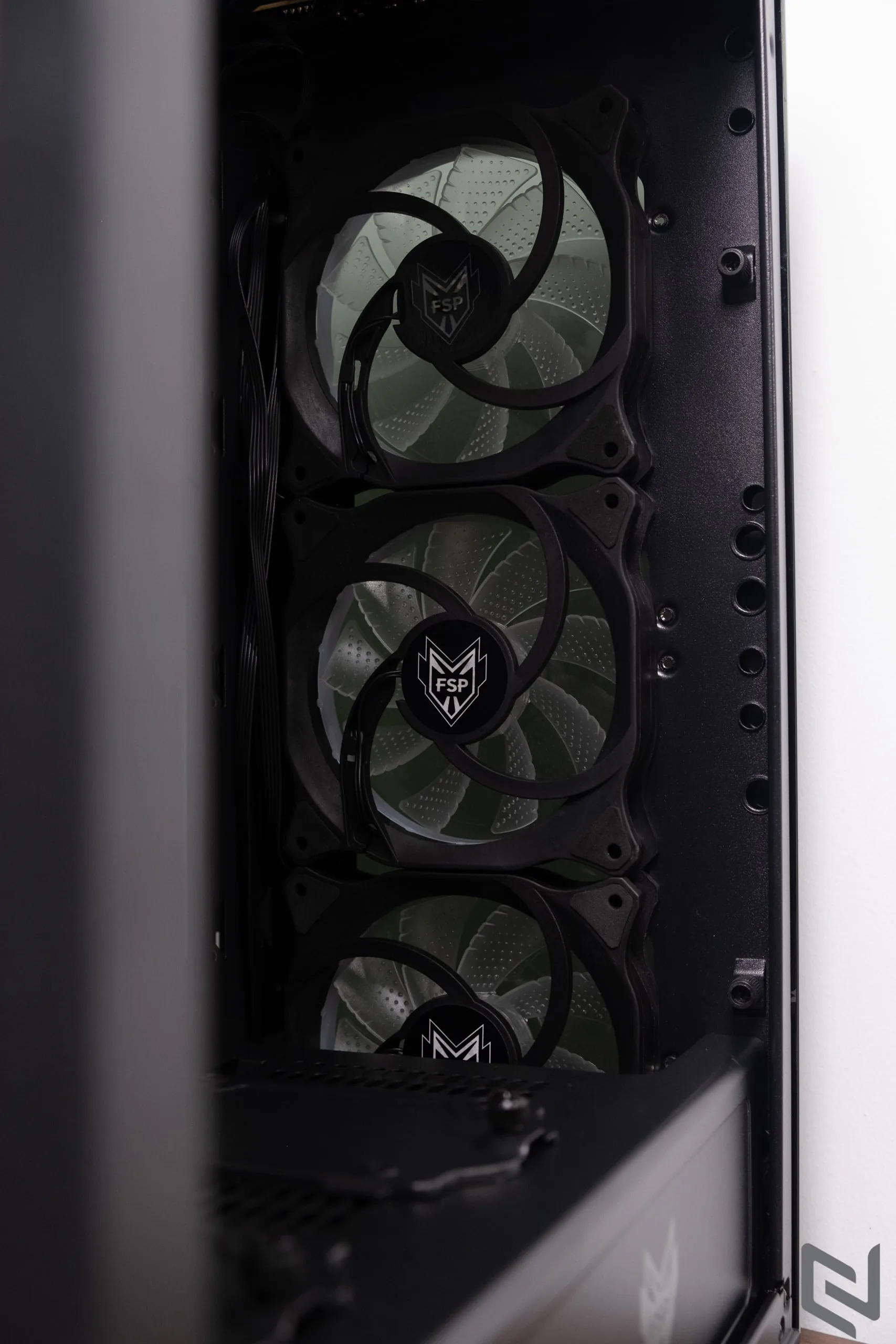 Trên tay thùng máy CMT340 và nguồn HyperK 500W đến từ FSP