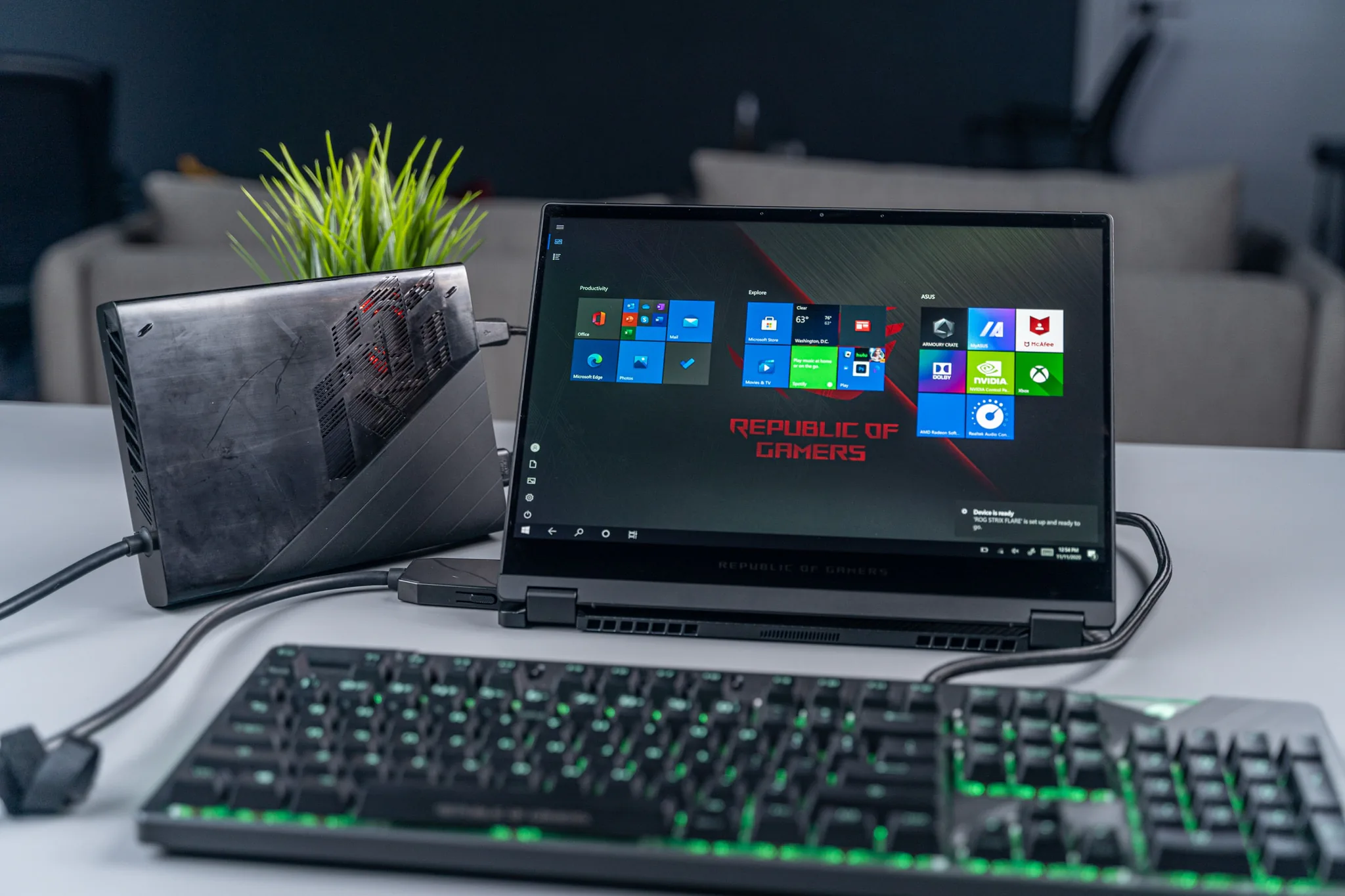 ROG ra mắt laptop gaming xoay gập ROG Flow X13 và eGPU rời XG Mobile
