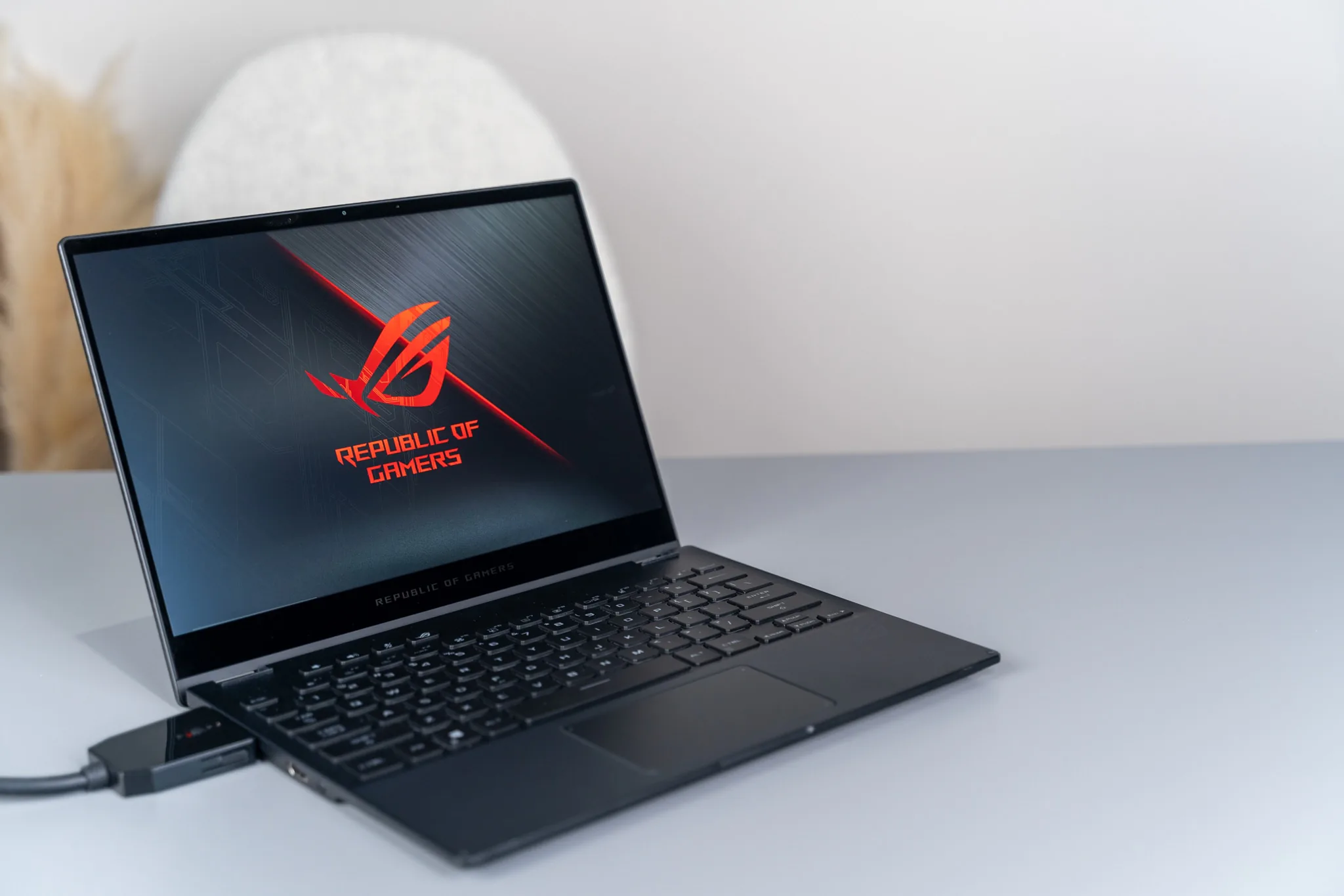Trên tay laptop gaming xoay gập 2-in-1 ROG Flow X13 và XG Mobile: Bộ đôi gaming đa năng độc đáo và ấn tượng