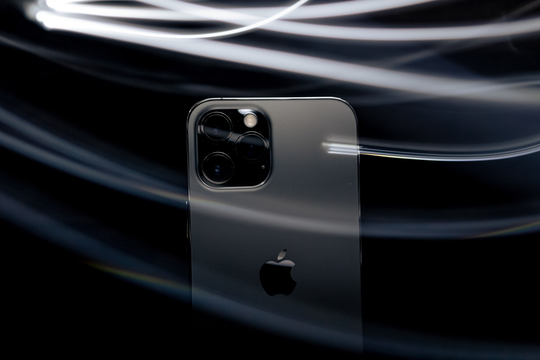 iPhone 13 sắp tới sẽ có mặt lưng nhám mờ màu đen, màn hình Always-on và nhiều tính năng mới