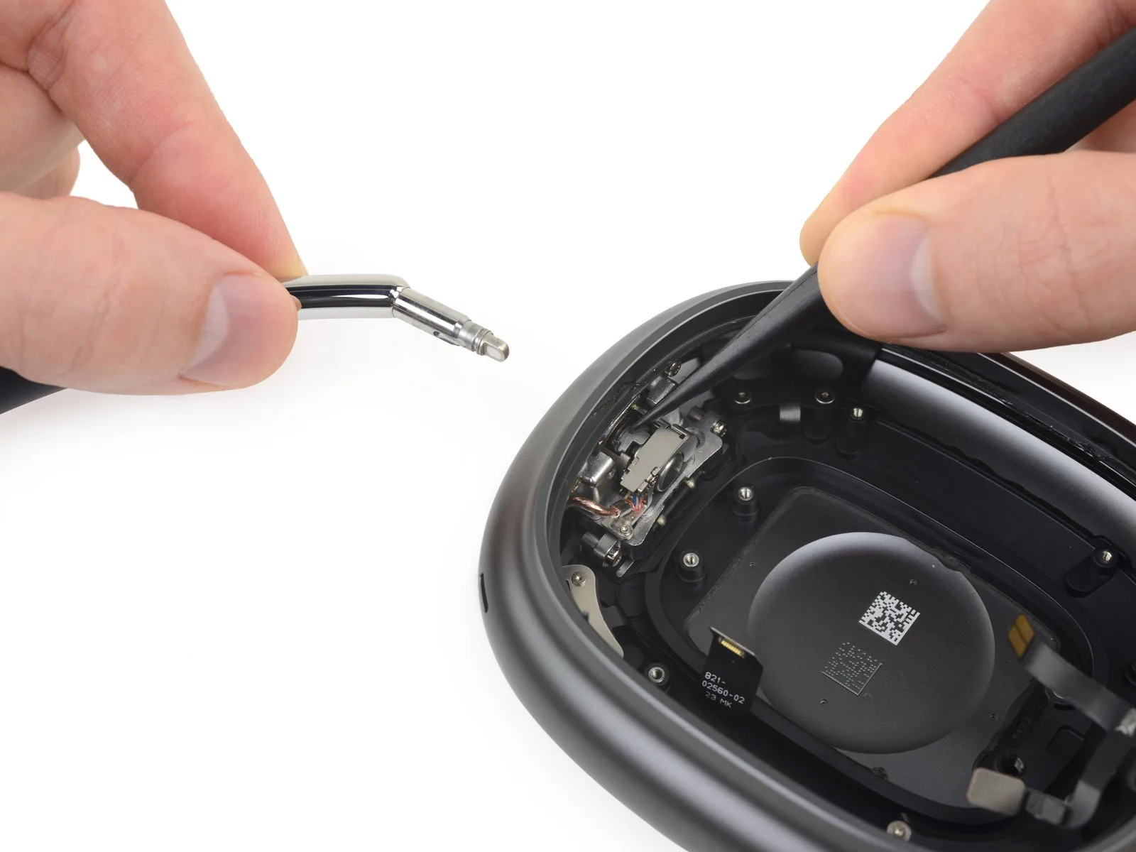 Tháo tung AirPods Max cùng iFixit: Hoàn thiện cực tốt và cao cấp