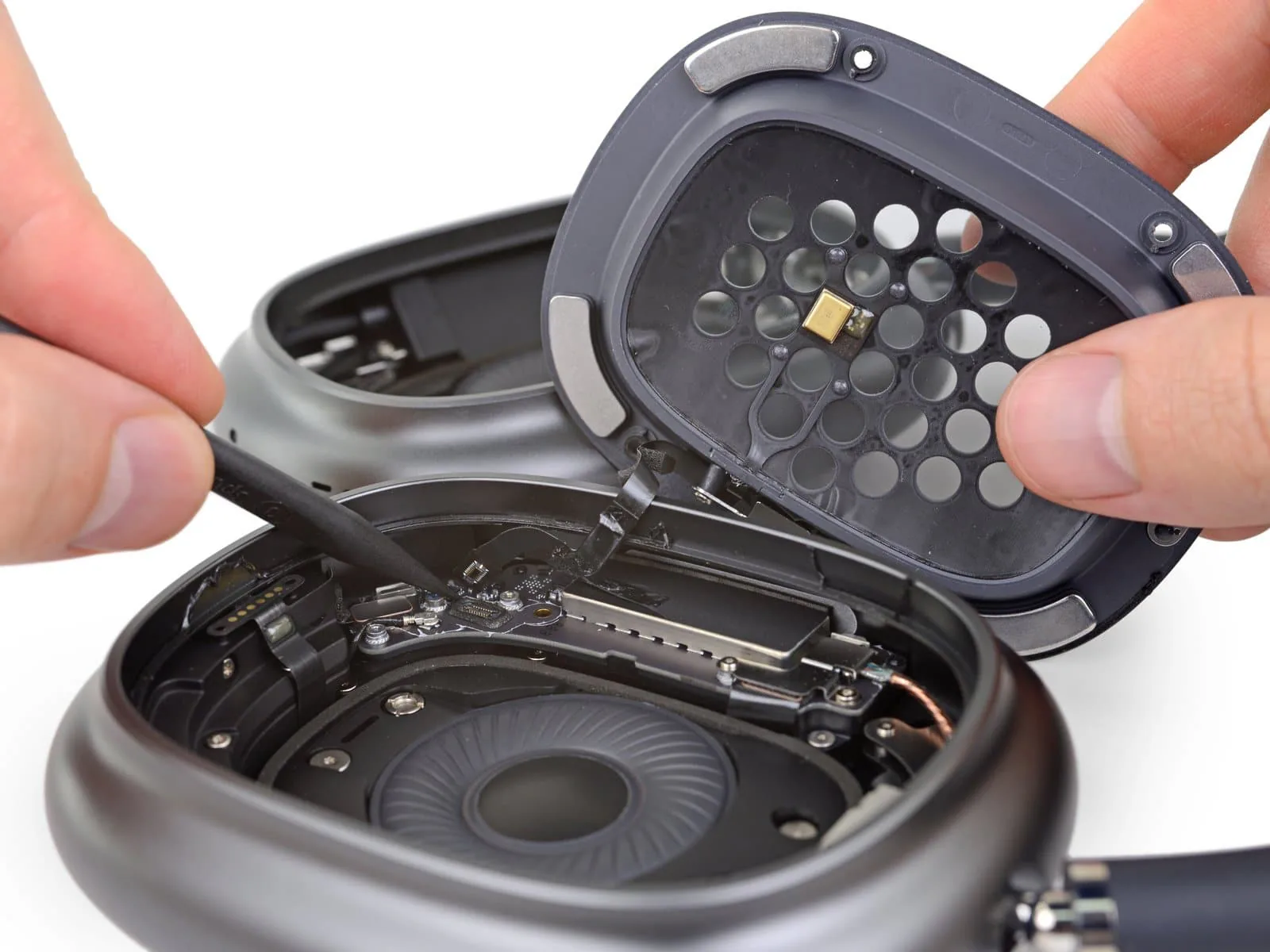 Tháo tung AirPods Max cùng iFixit: Hoàn thiện cực tốt và cao cấp