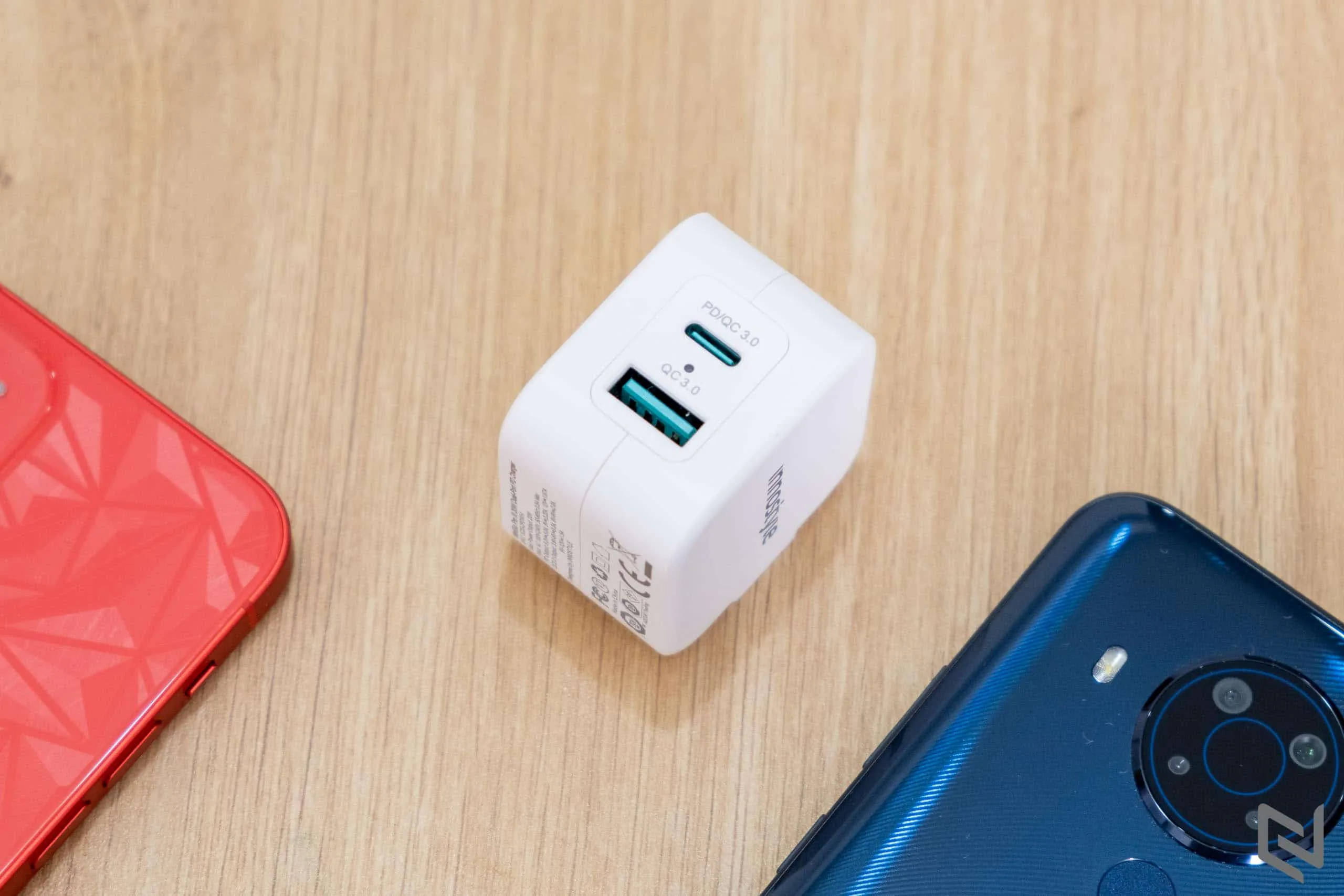 Trên tay sạc nhanh Innostyle Minigo Pro III Dual PD/QC3.0 20W: Sạc nhanh hơn và tiện hơn cho iPhone, Android