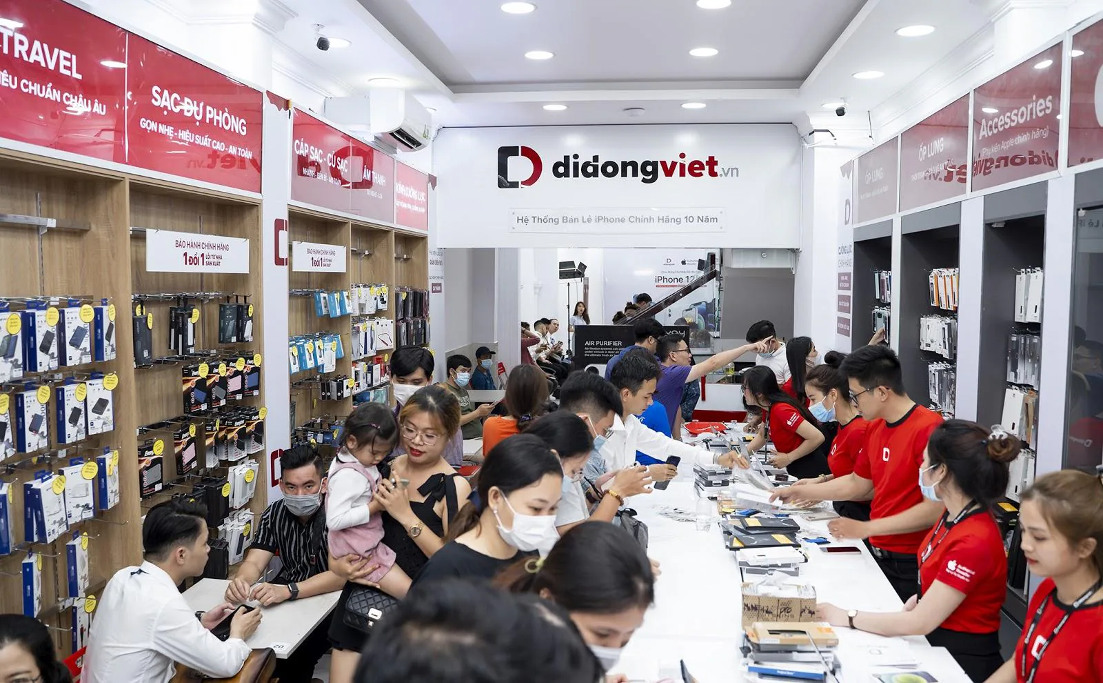 iPhone 12 VN/A giảm đến 6 triệu, Galaxy S21 Plus giá chỉ 18.99 triệu, pin sạc dự phòng chỉ 99 ngàn dịp khai trương Di Động Việt