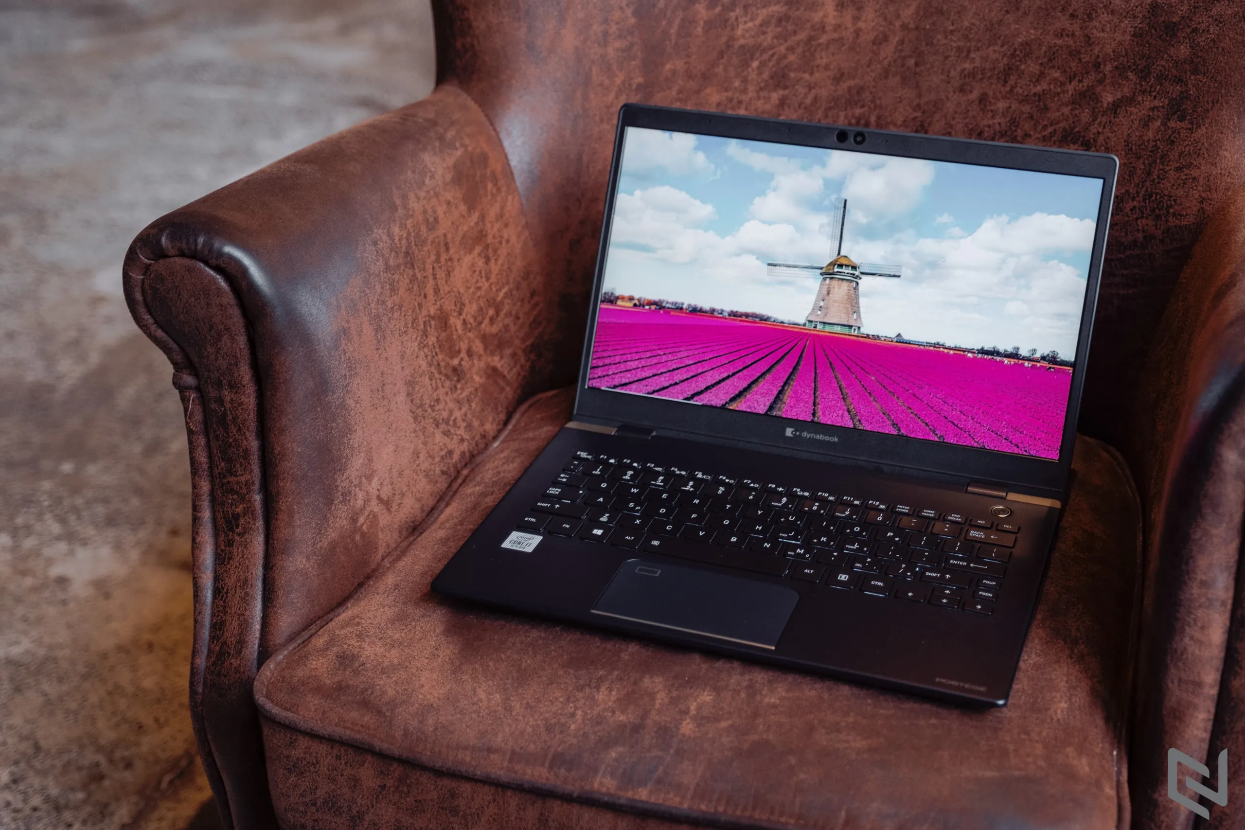 Trên tay laptop Dynabook Portégé X30L-G: Laptop siêu nhẹ, đạt chuẩn quân đội về độ bền và rất ấn tượng