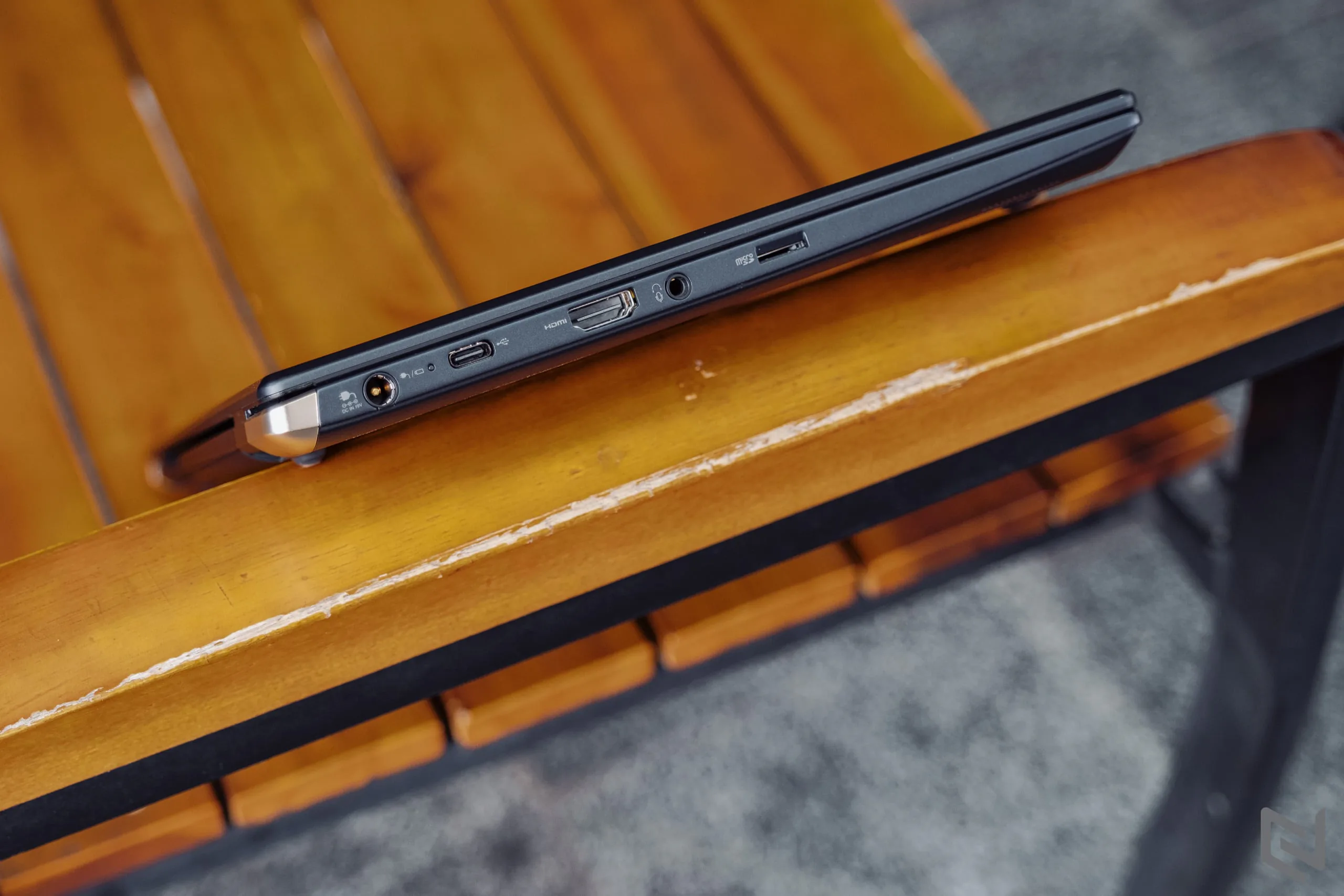 Trên tay laptop Dynabook Portégé X30L-G: Laptop siêu nhẹ, đạt chuẩn quân đội về độ bền và rất ấn tượng