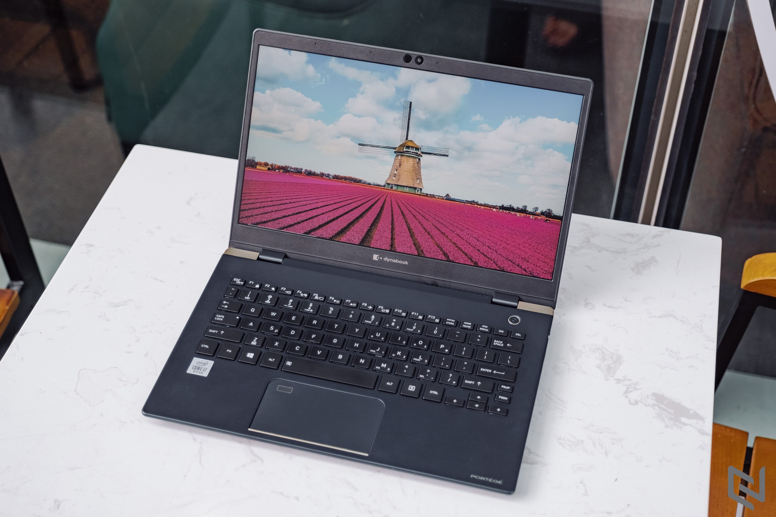 Trên tay laptop Dynabook Portégé X30L-G: Laptop siêu nhẹ, đạt chuẩn quân đội về độ bền và rất ấn tượng