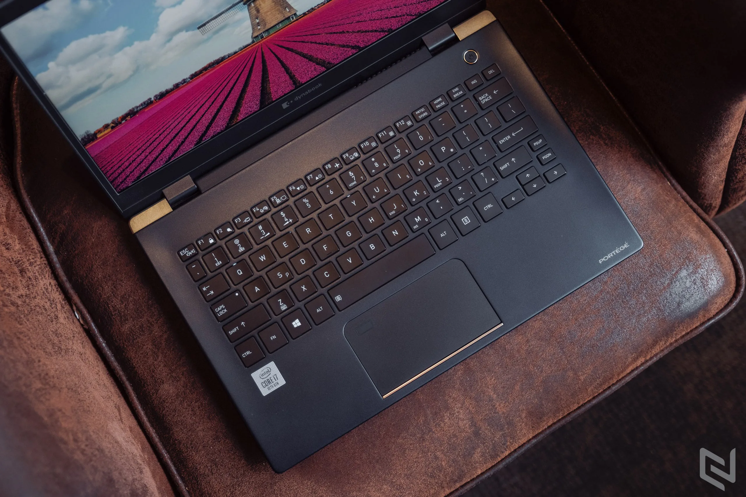 Trên tay laptop Dynabook Portégé X30L-G: Laptop siêu nhẹ, đạt chuẩn quân đội về độ bền và rất ấn tượng