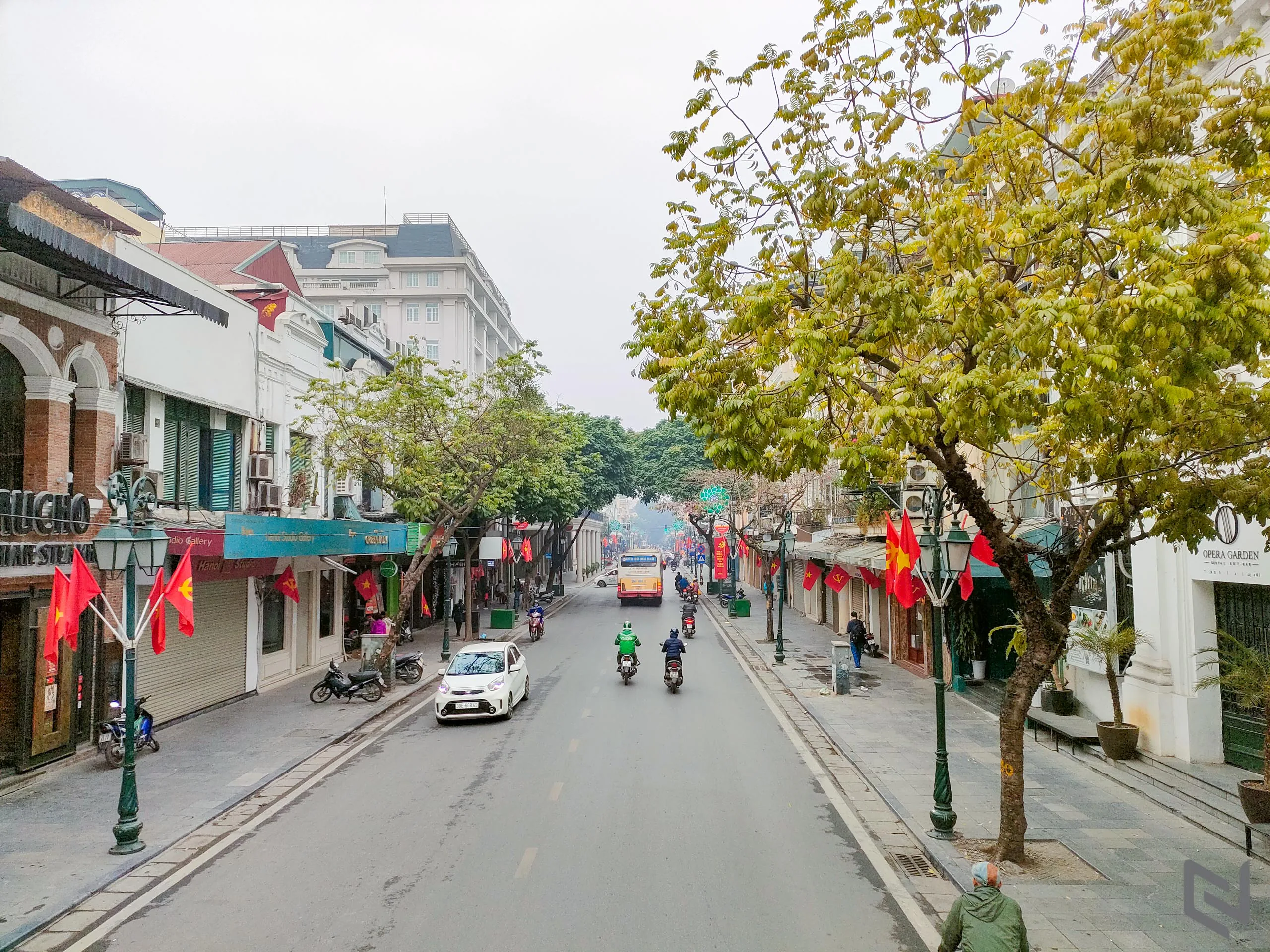 Bộ ảnh du lịch Hà Nội bằng xe bus 2 tầng chụp bởi OPPO Reno5