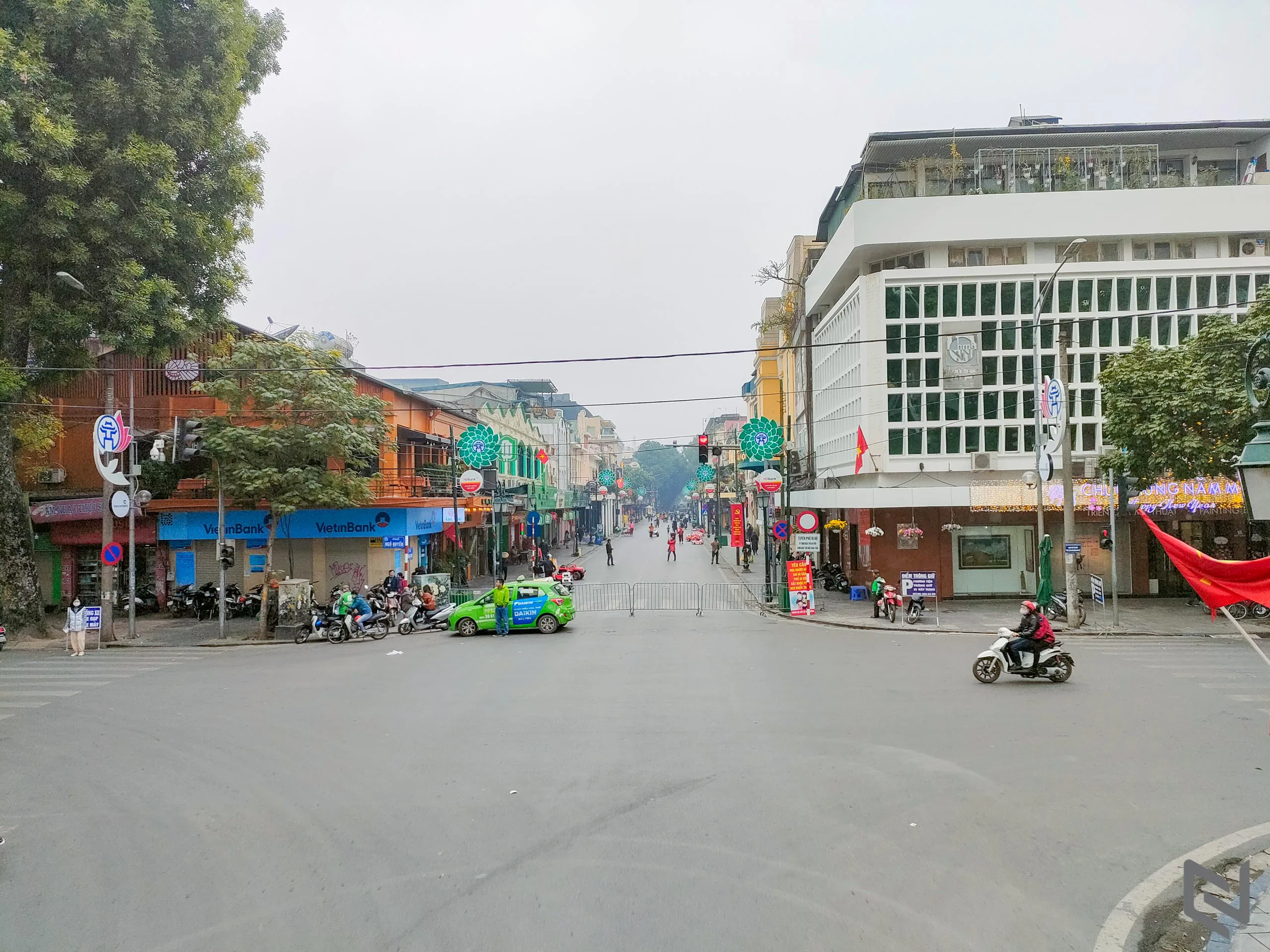 Bộ ảnh du lịch Hà Nội bằng xe bus 2 tầng chụp bởi OPPO Reno5