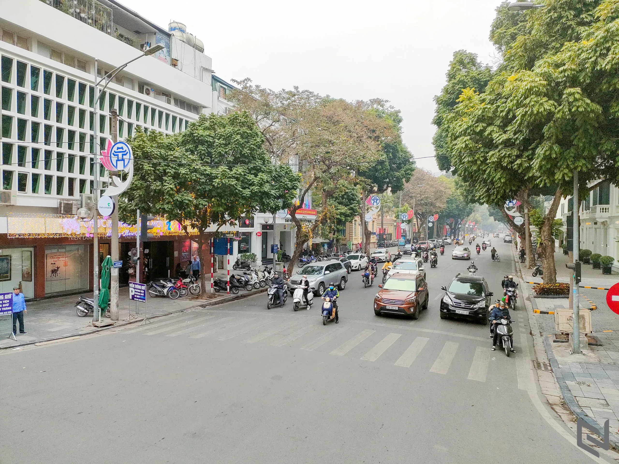 Bộ ảnh du lịch Hà Nội bằng xe bus 2 tầng chụp bởi OPPO Reno5