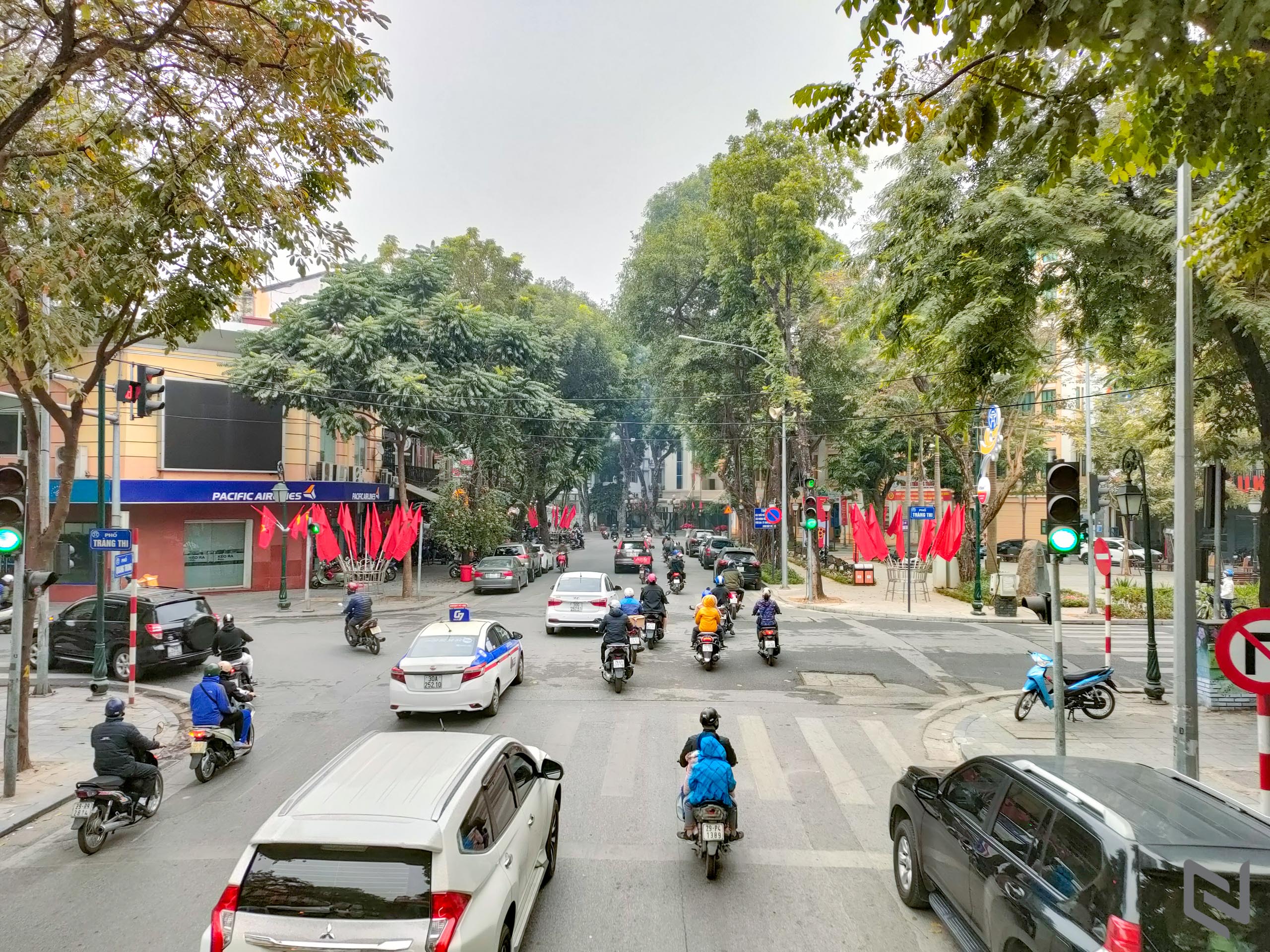 Bộ ảnh du lịch Hà Nội bằng xe bus 2 tầng chụp bởi OPPO Reno5