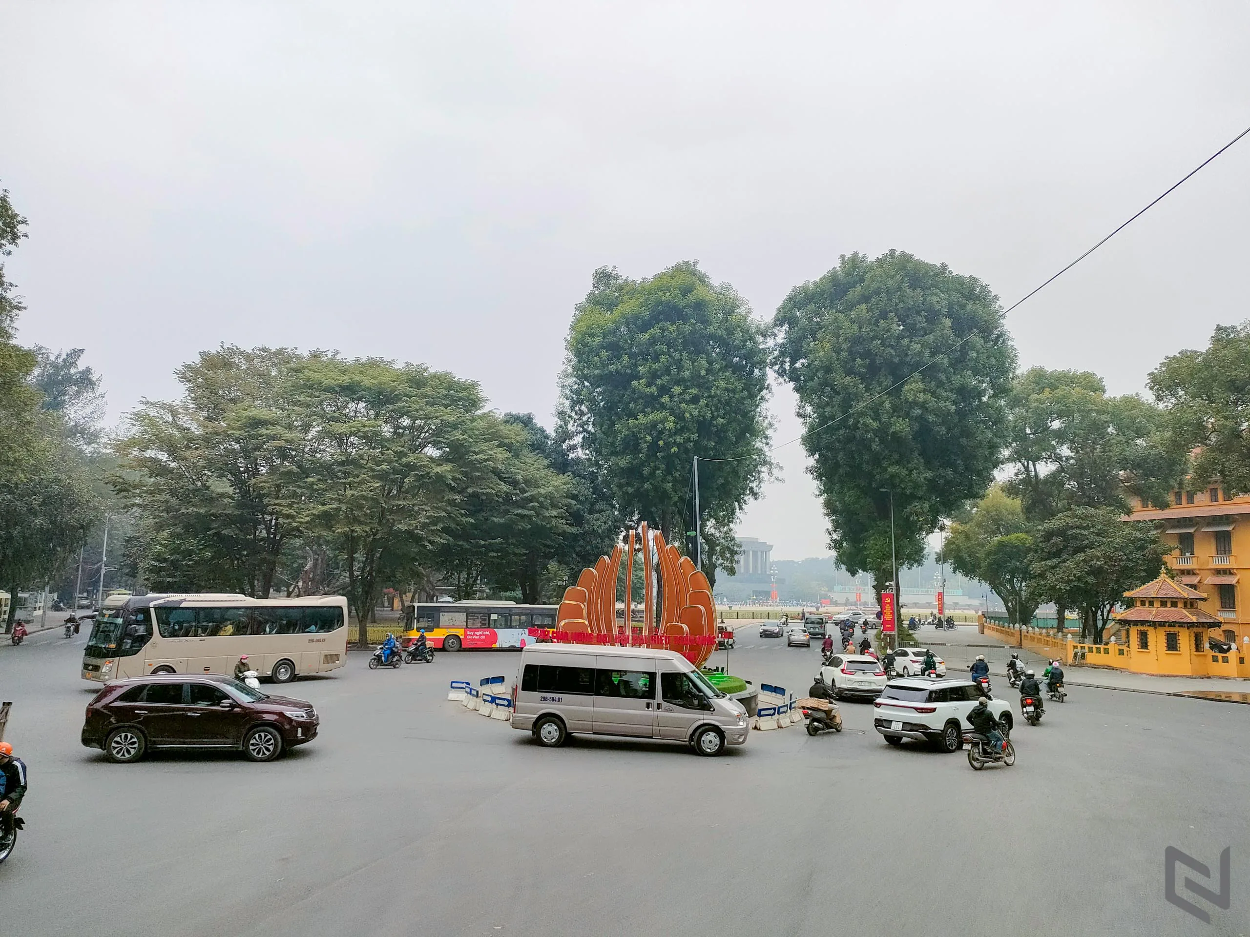 Bộ ảnh du lịch Hà Nội bằng xe bus 2 tầng chụp bởi OPPO Reno5
